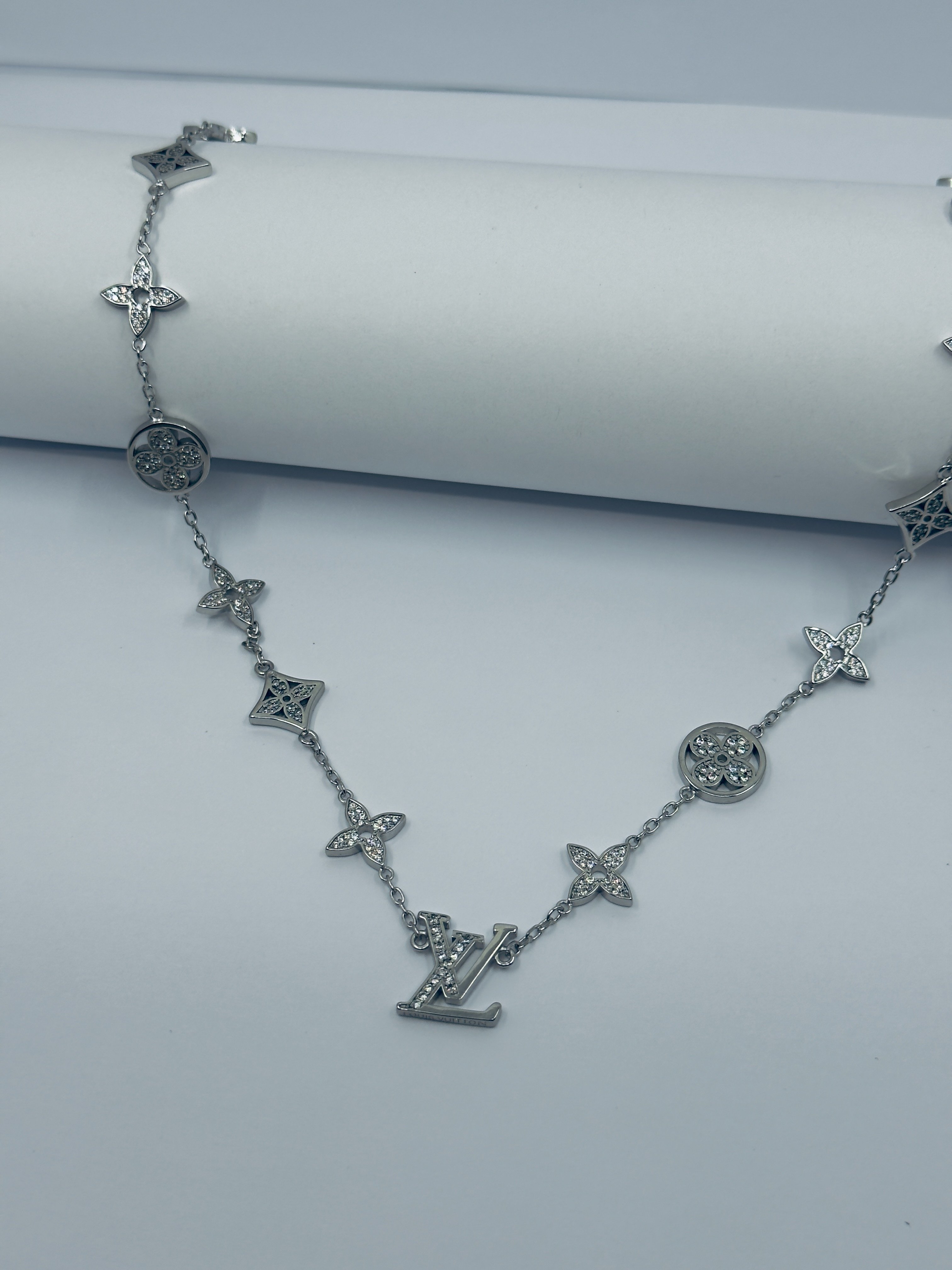 Silver Logo Motifli Kolye