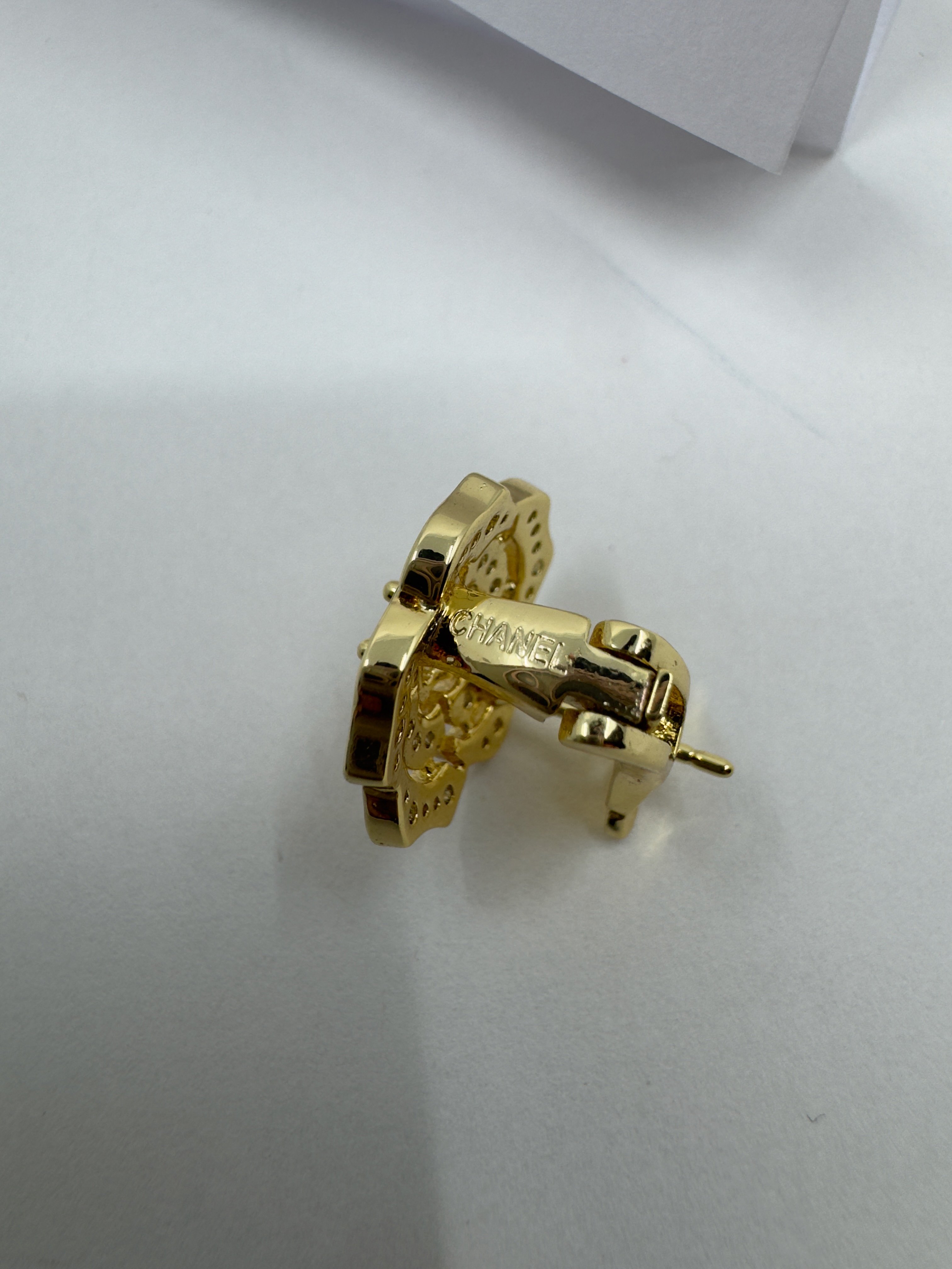 Chnl. Gold Taşlı Camelia Küpe