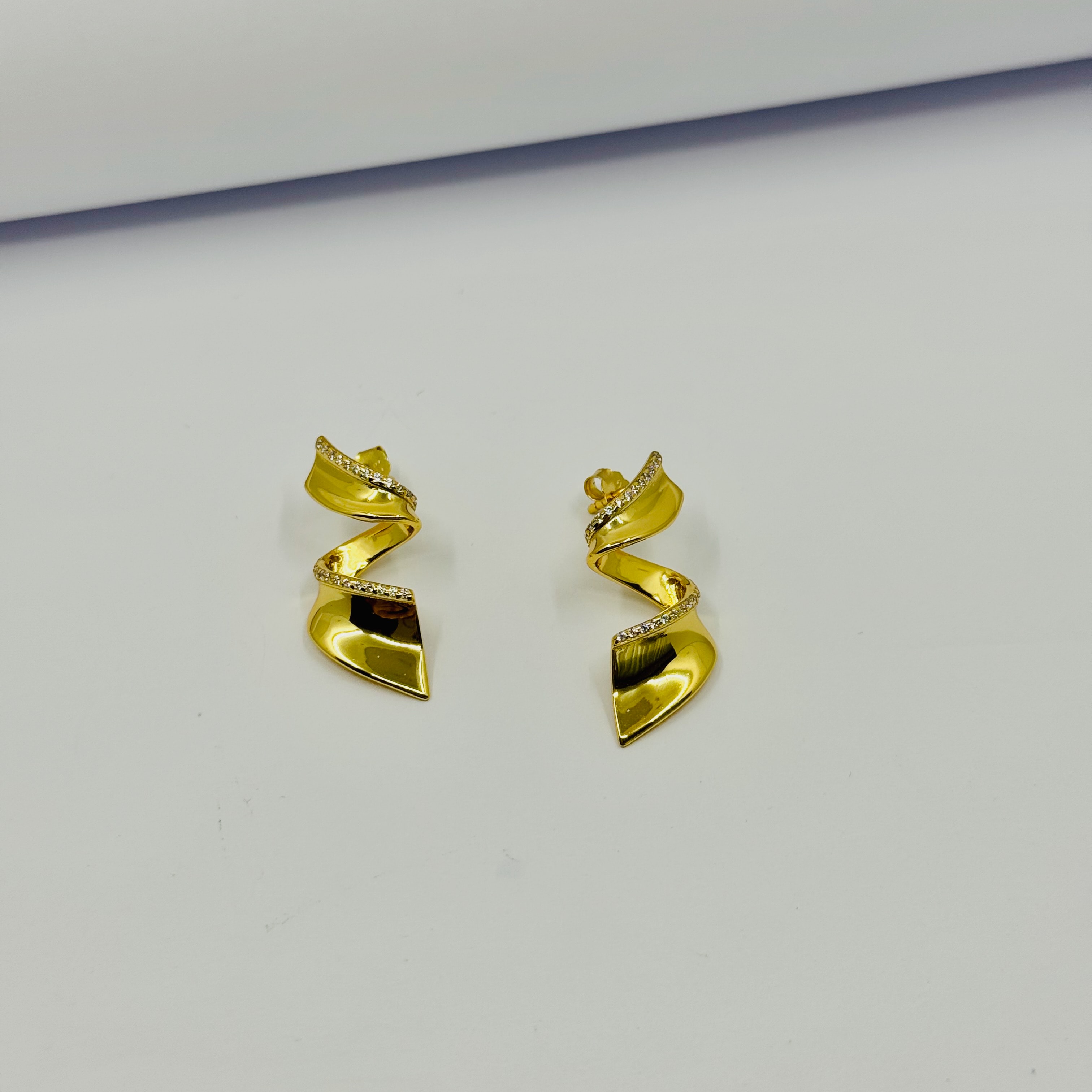 Gold Zephyr Küpe