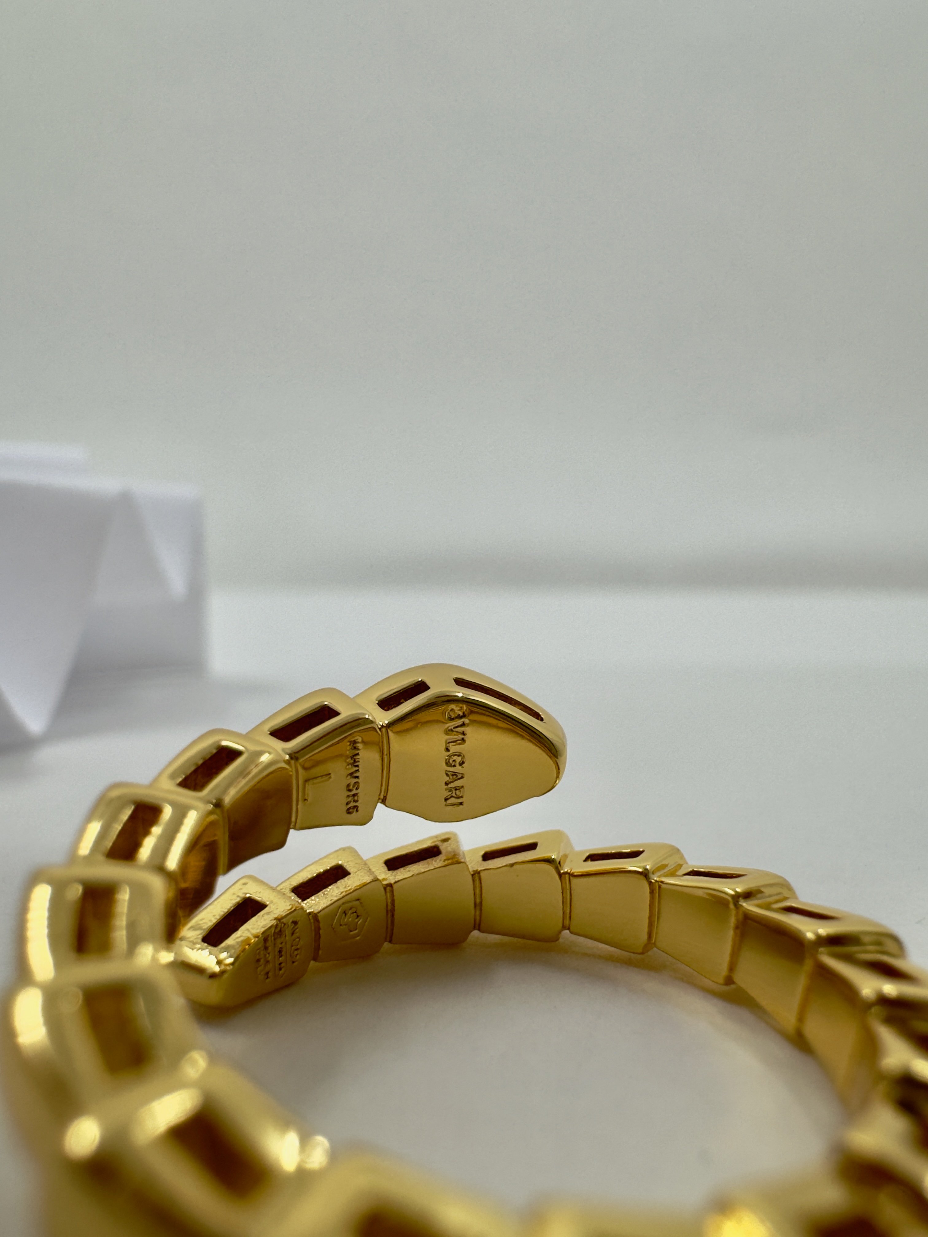 Bvl. Tek Sıra Gold Serpenti Yüzük
