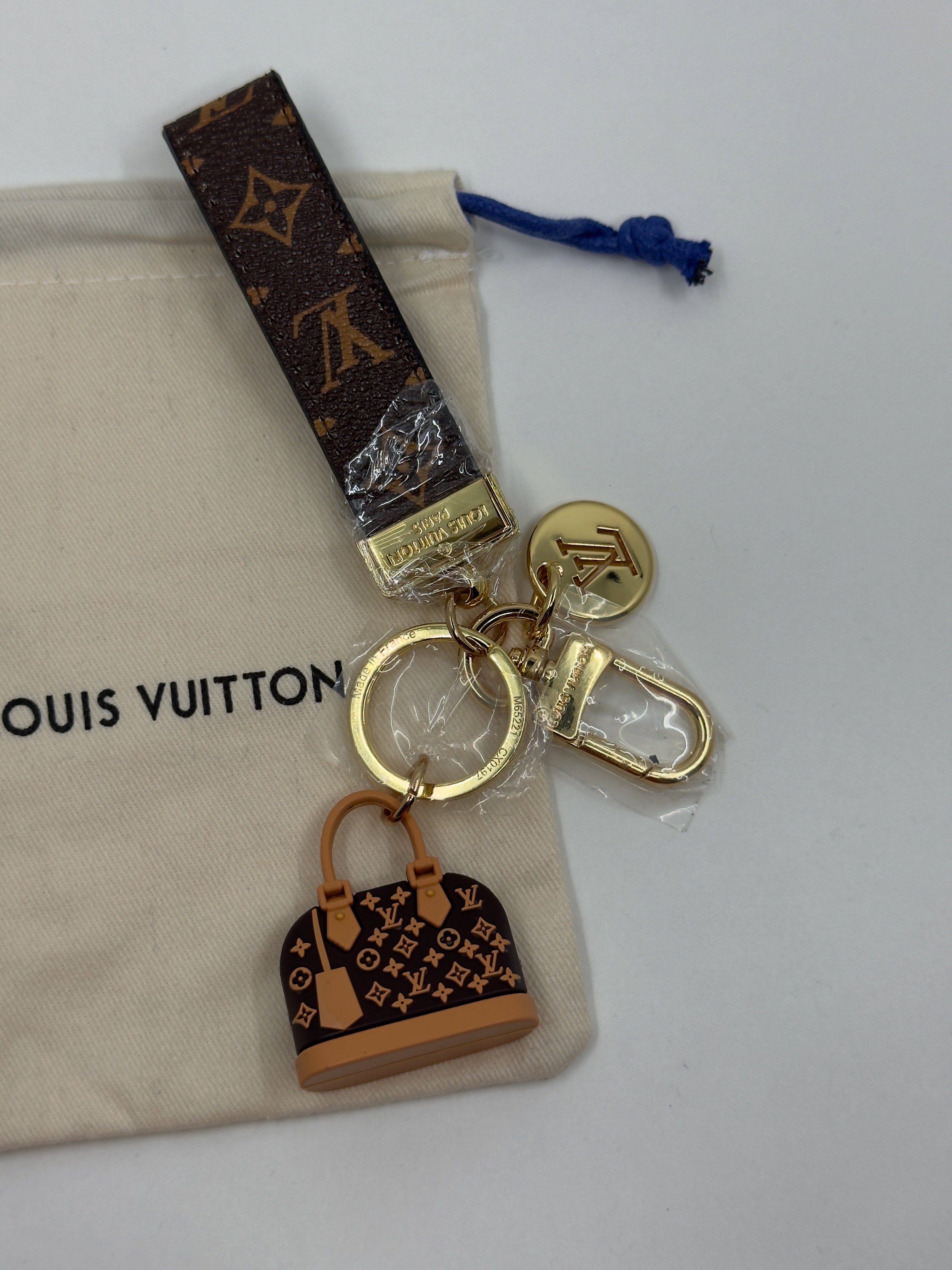 LV. İkonik LV Çanta Bag Charm