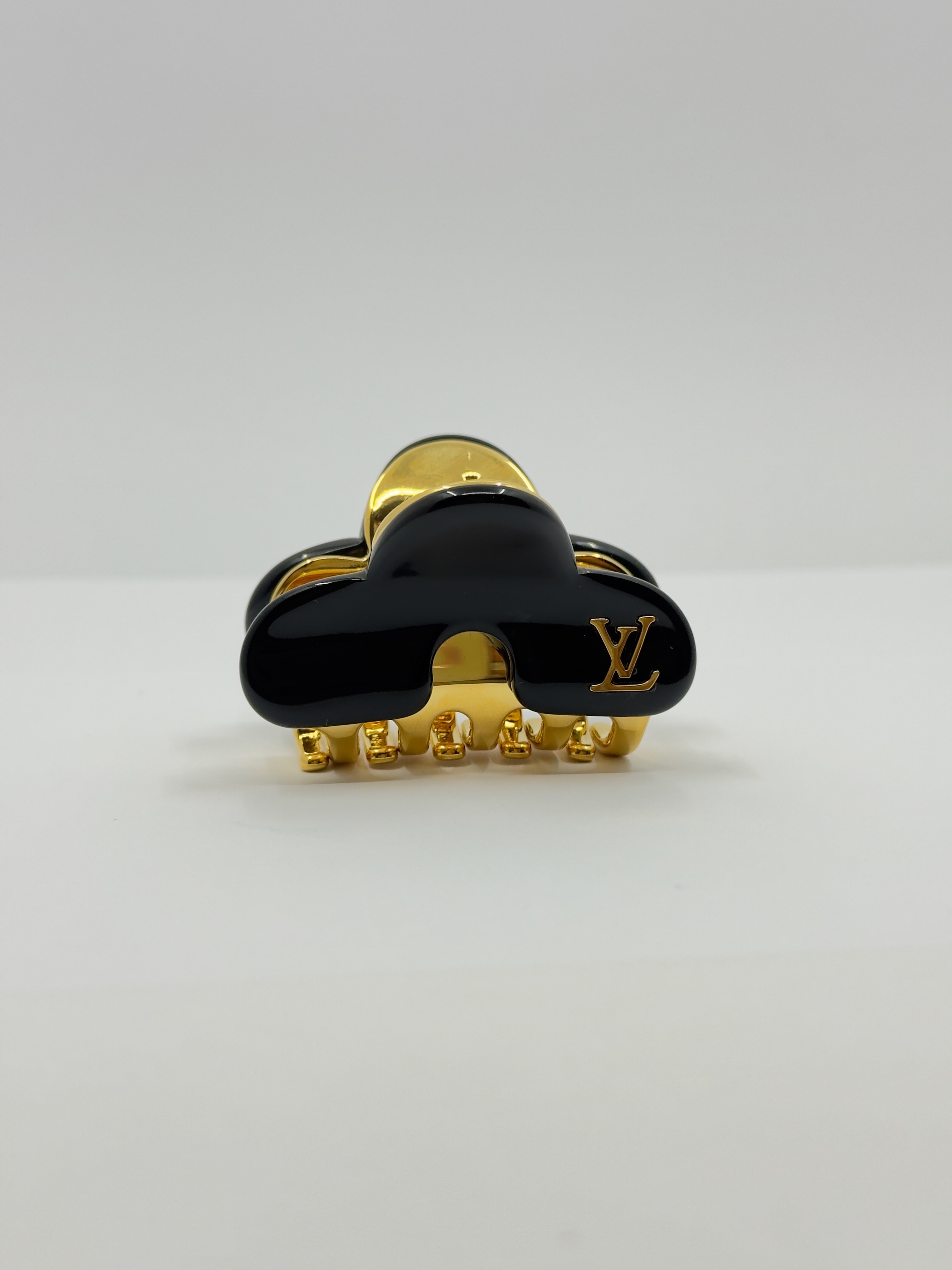 LV. Siyah Gold Detay Toka