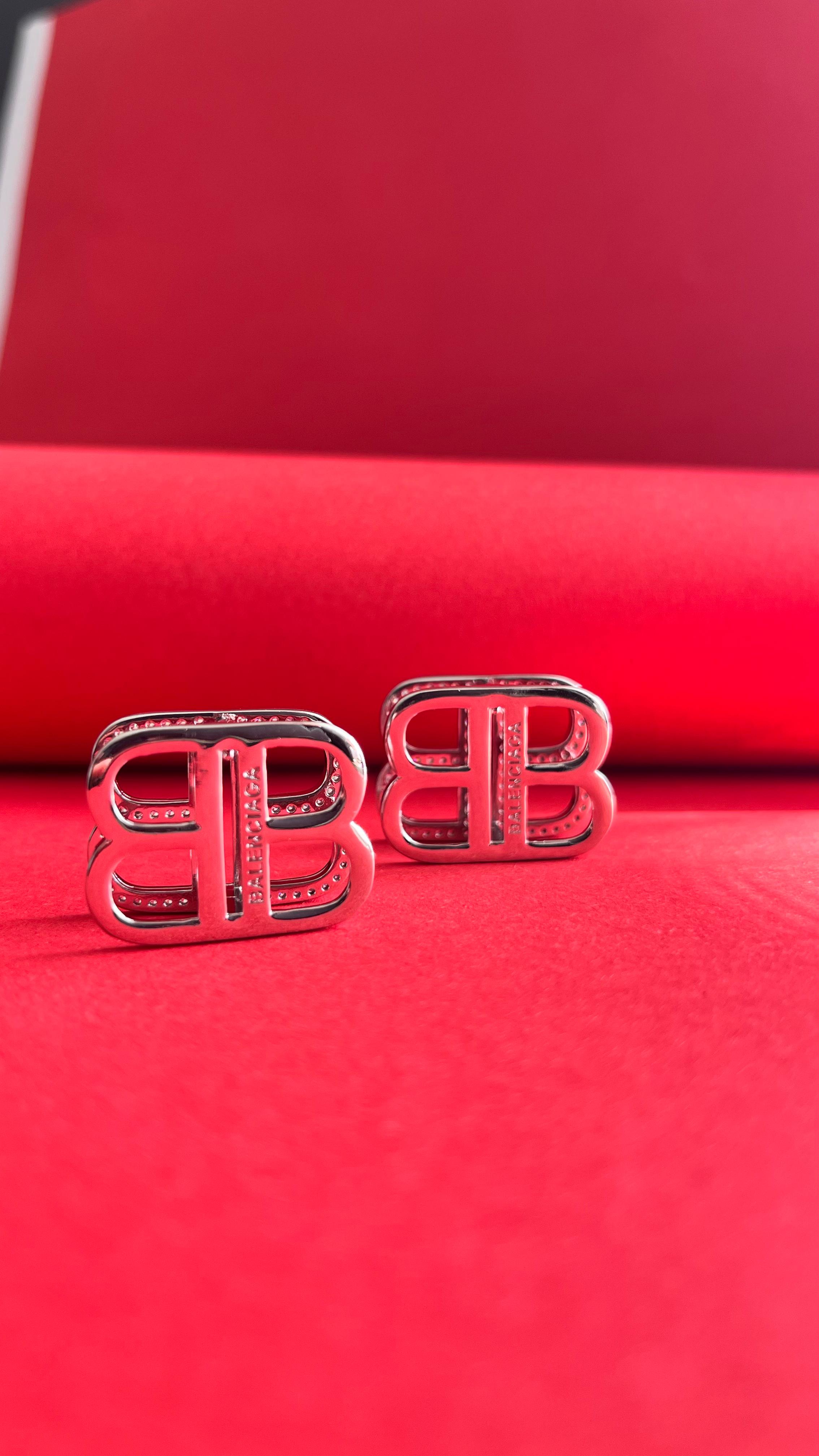 Blncia. B Logo Küpe