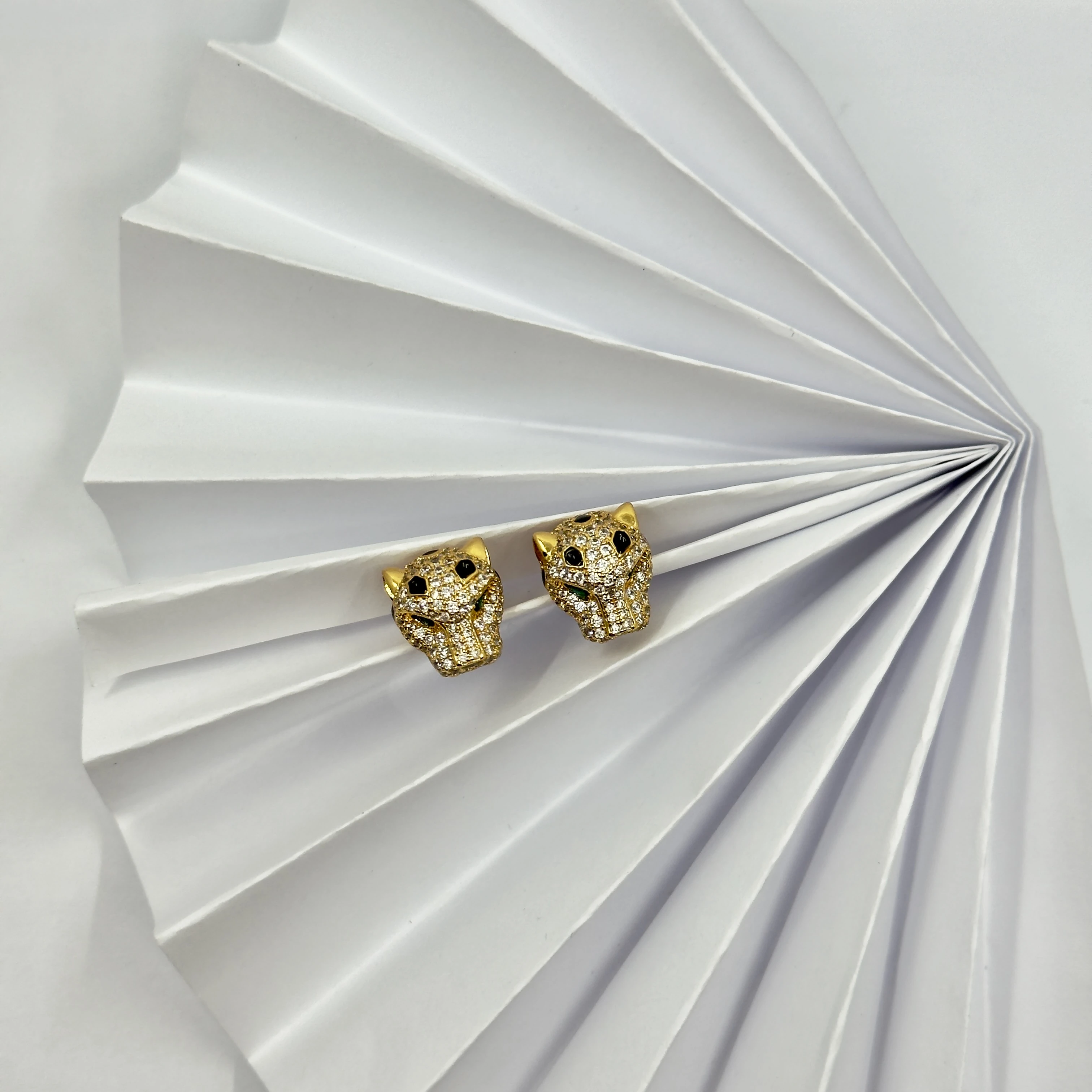 Gold Pantere de Crt Düğme Küpe