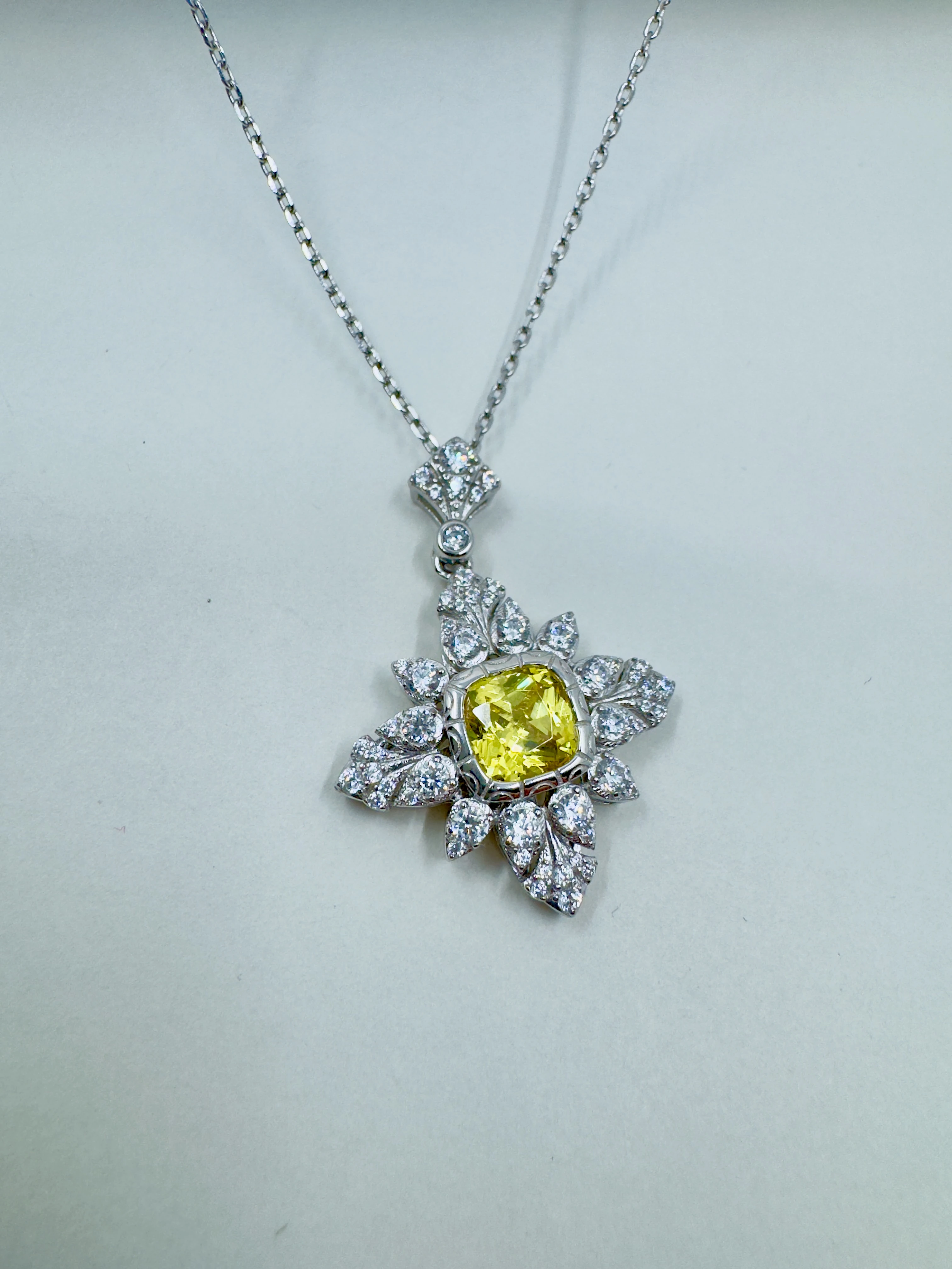 Prem. Floréa Soleil Kolye