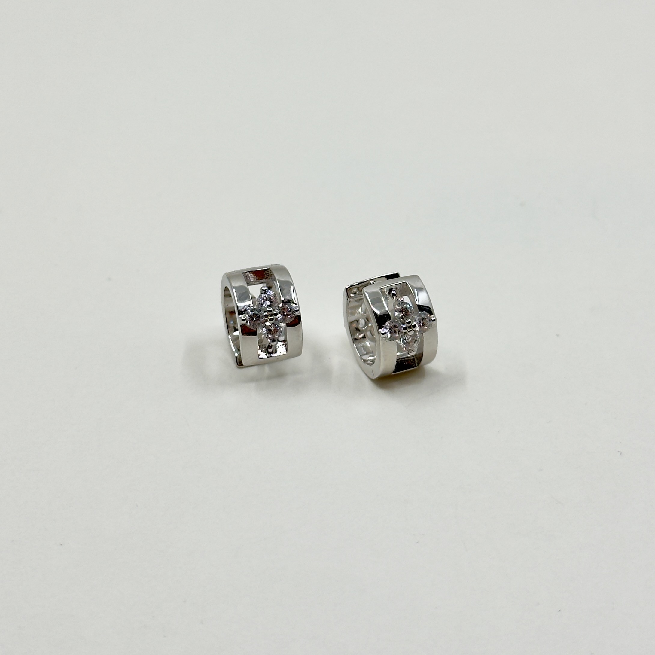 Prem. Roberto C. Silver Küpe