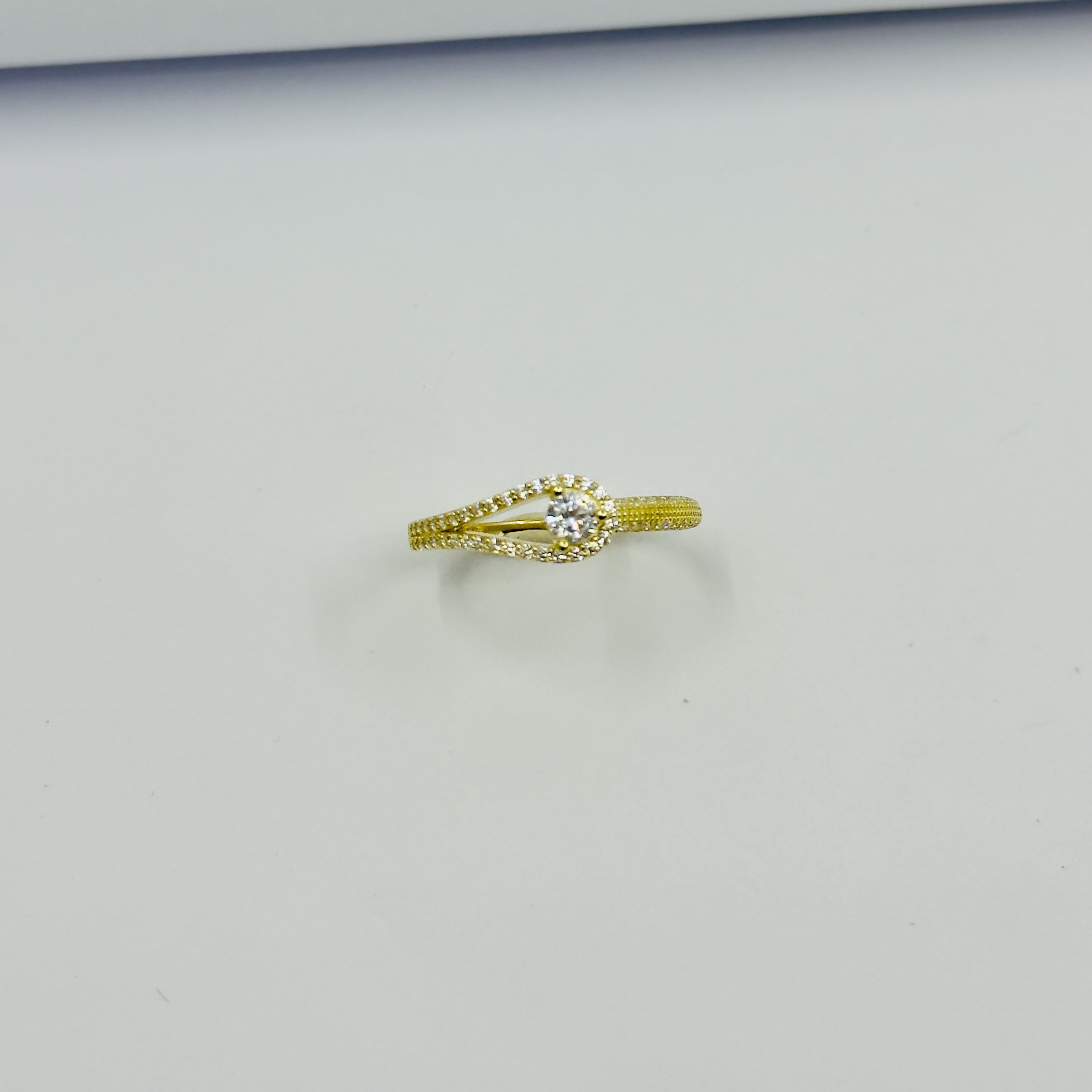 Elara Gold Taşlı Yüzük