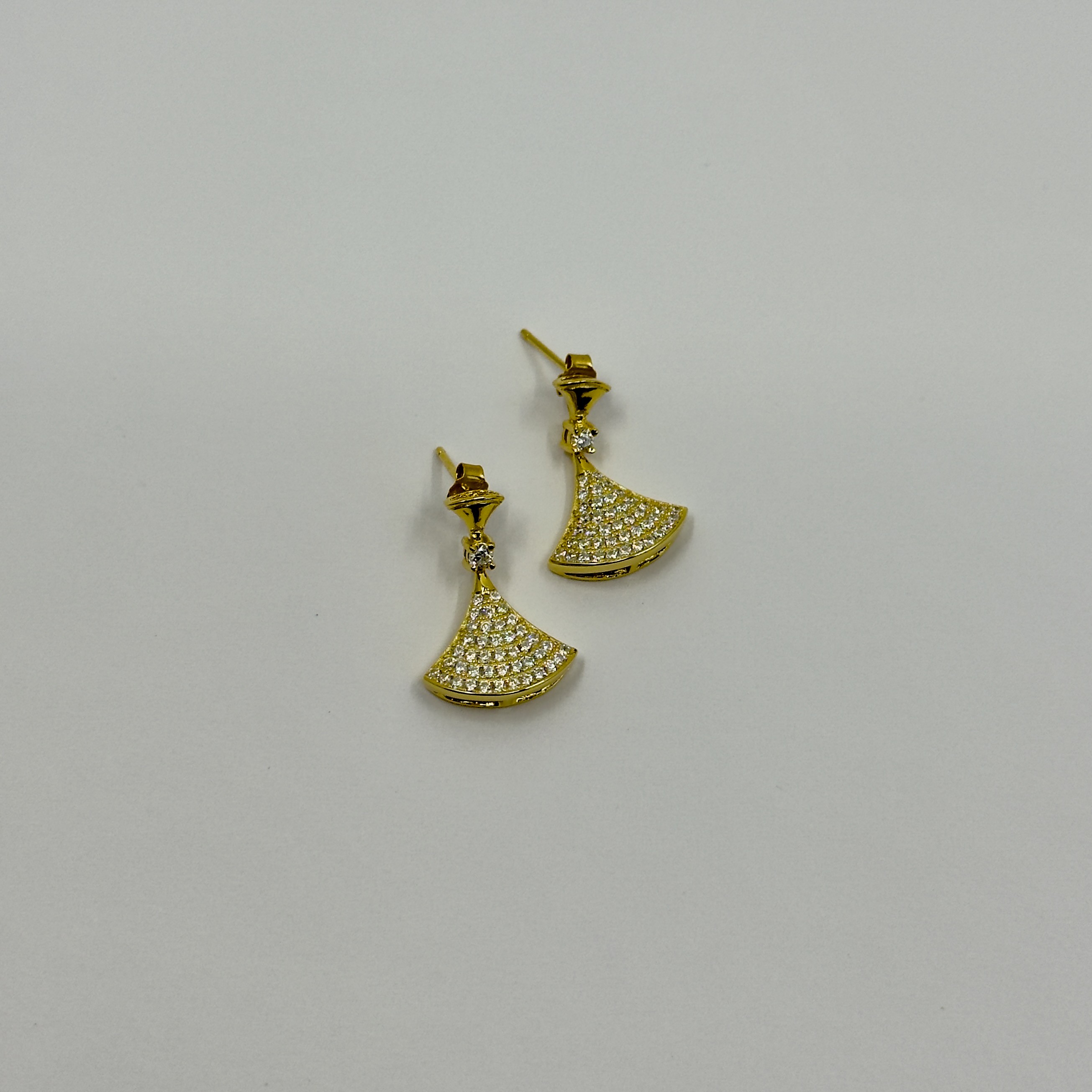 Bvlgri Gold Taşlı Divas Dream Küpe