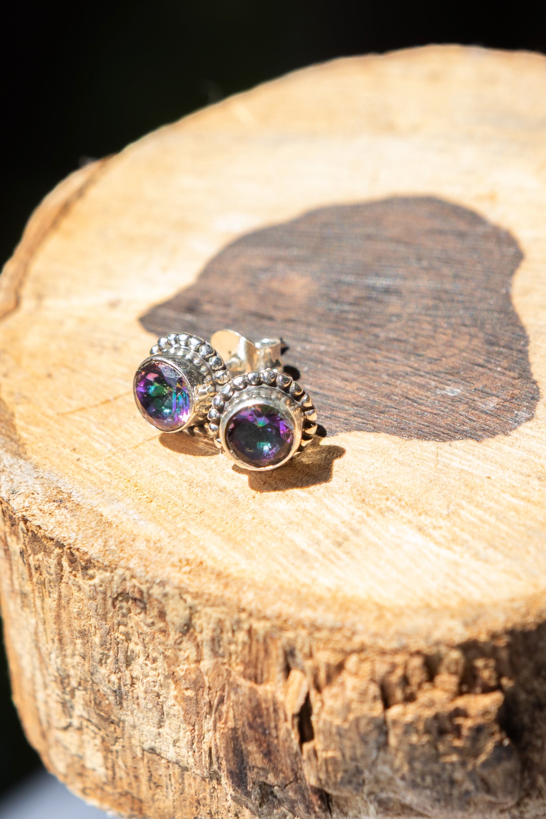 Mystic Topaz Çivi Küpe