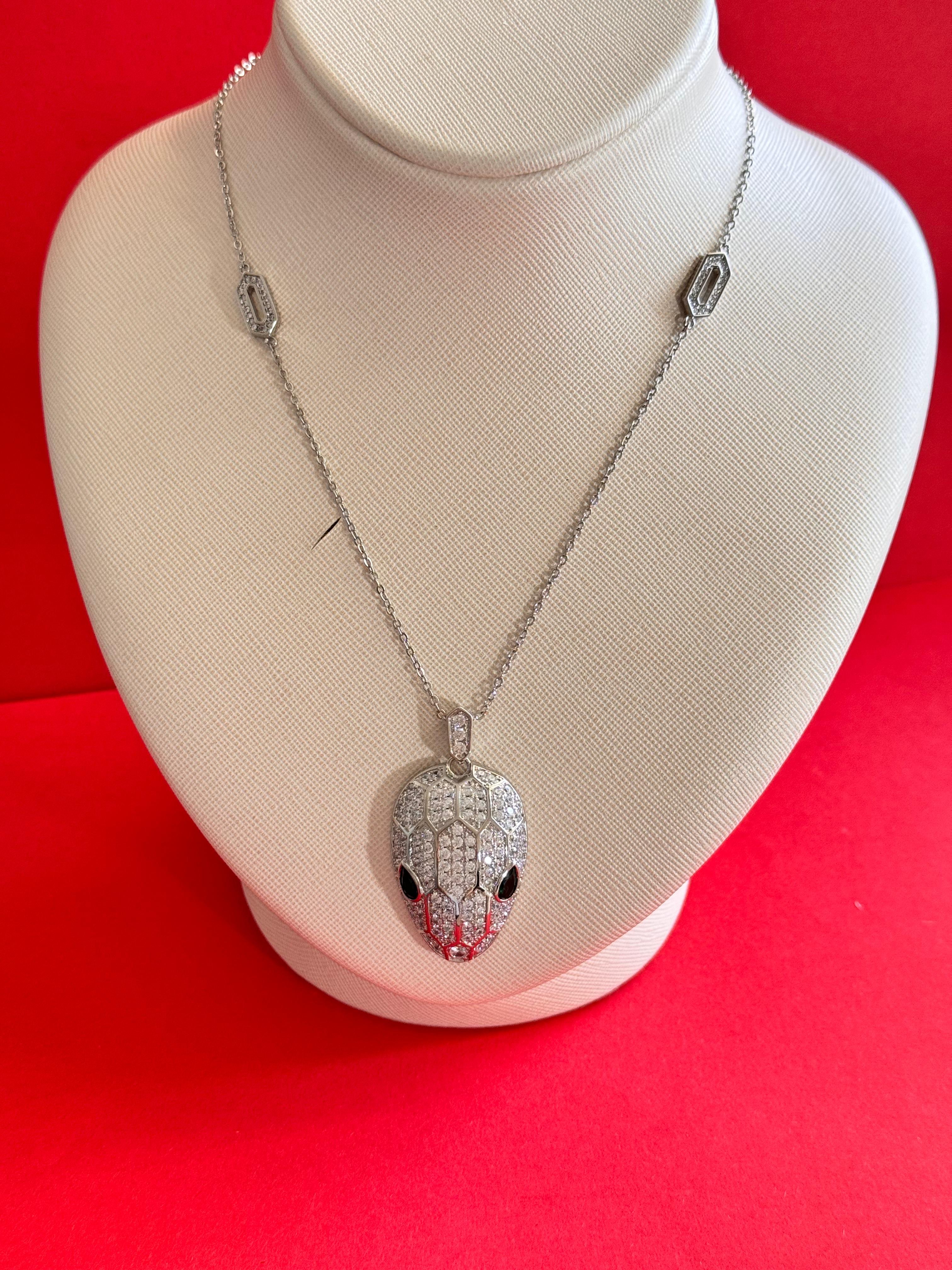 Bvl. Silver Serpenti Taşlı Kolye 