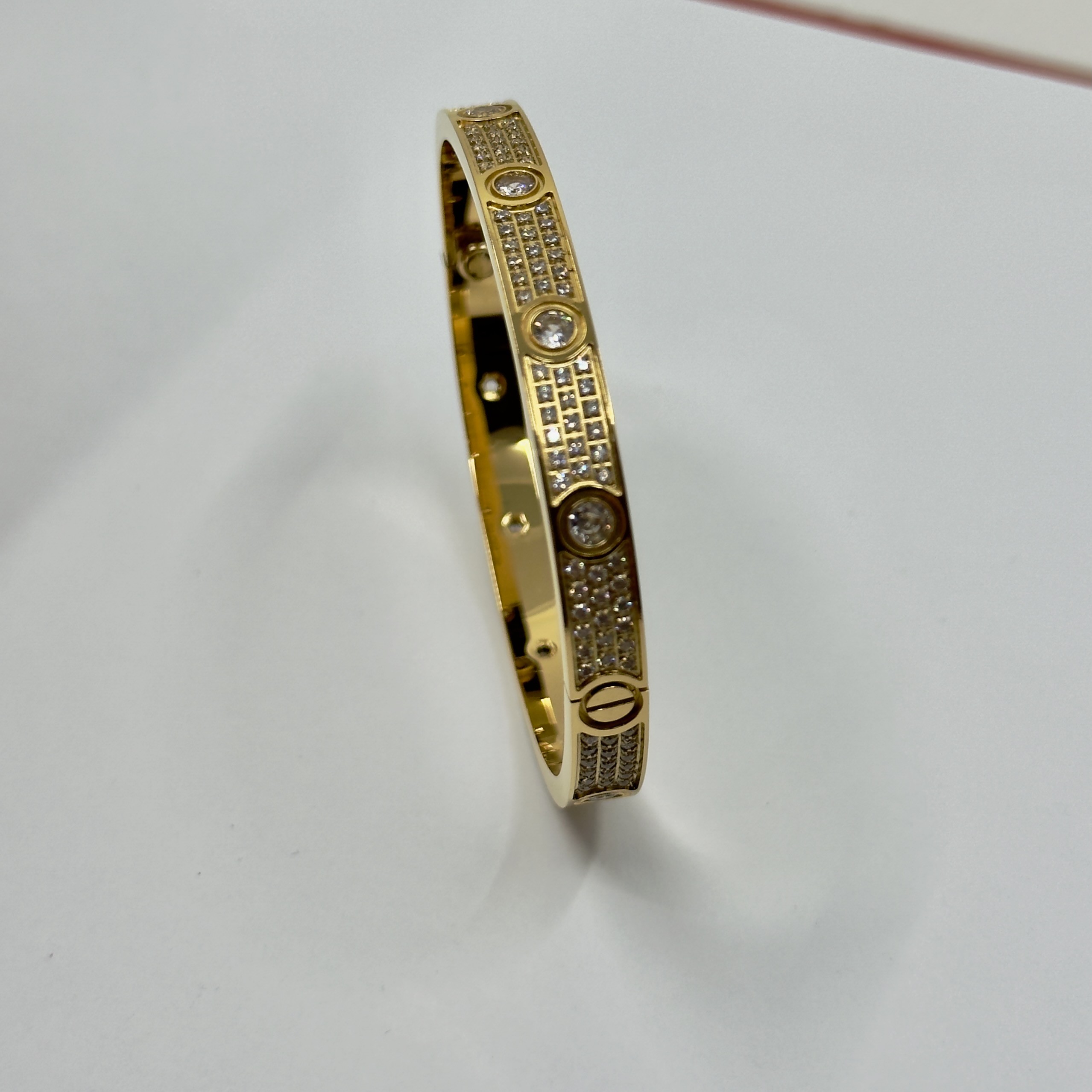 Crt. Gold Pave Dizim Taşlı Vidalı Bileklik