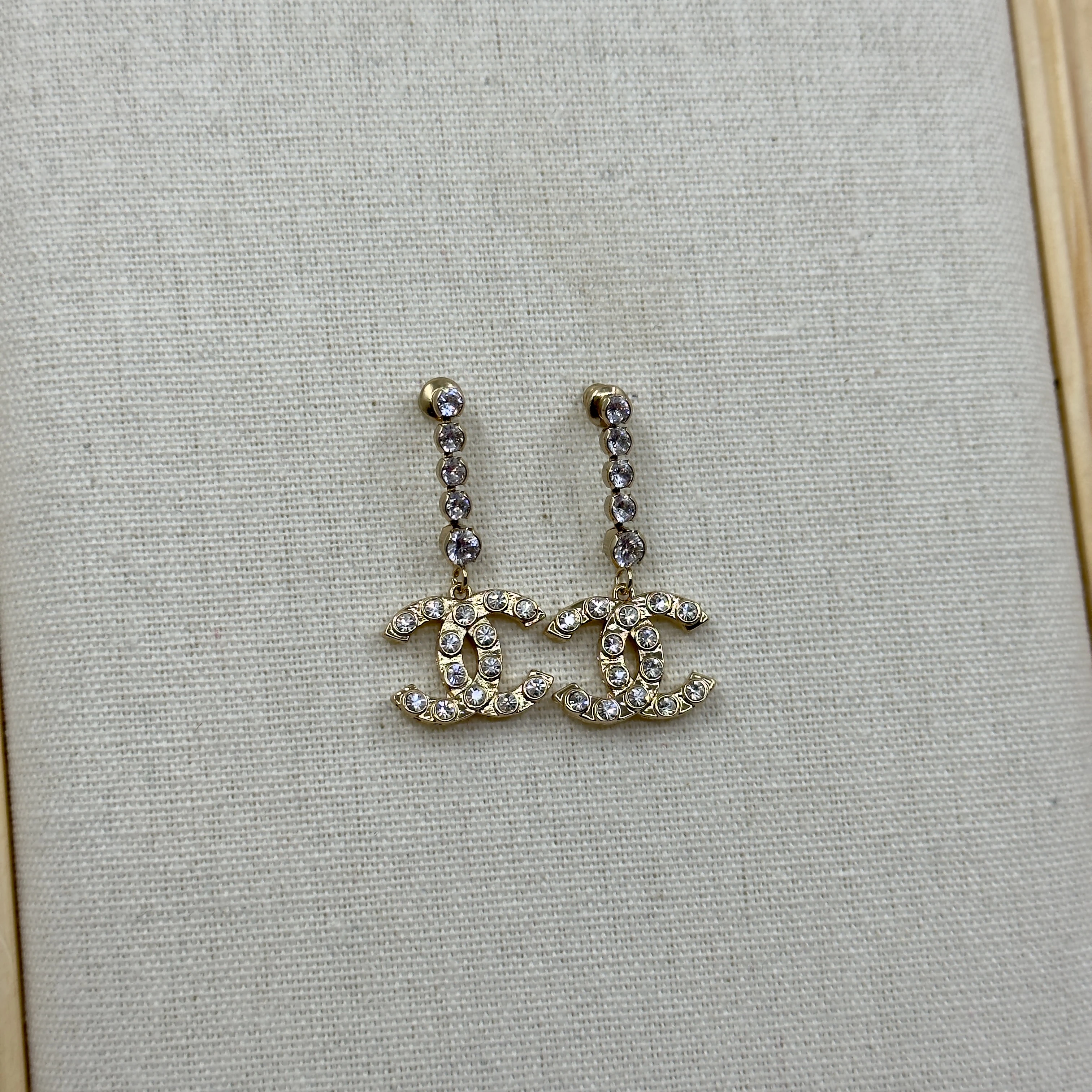 Taşlı Sallantılı Chnl Küpe