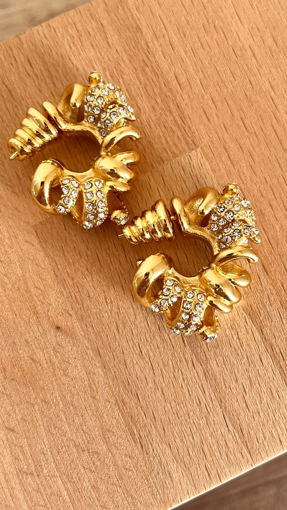 Botte. Gold Taşlı Fantezi Küpe