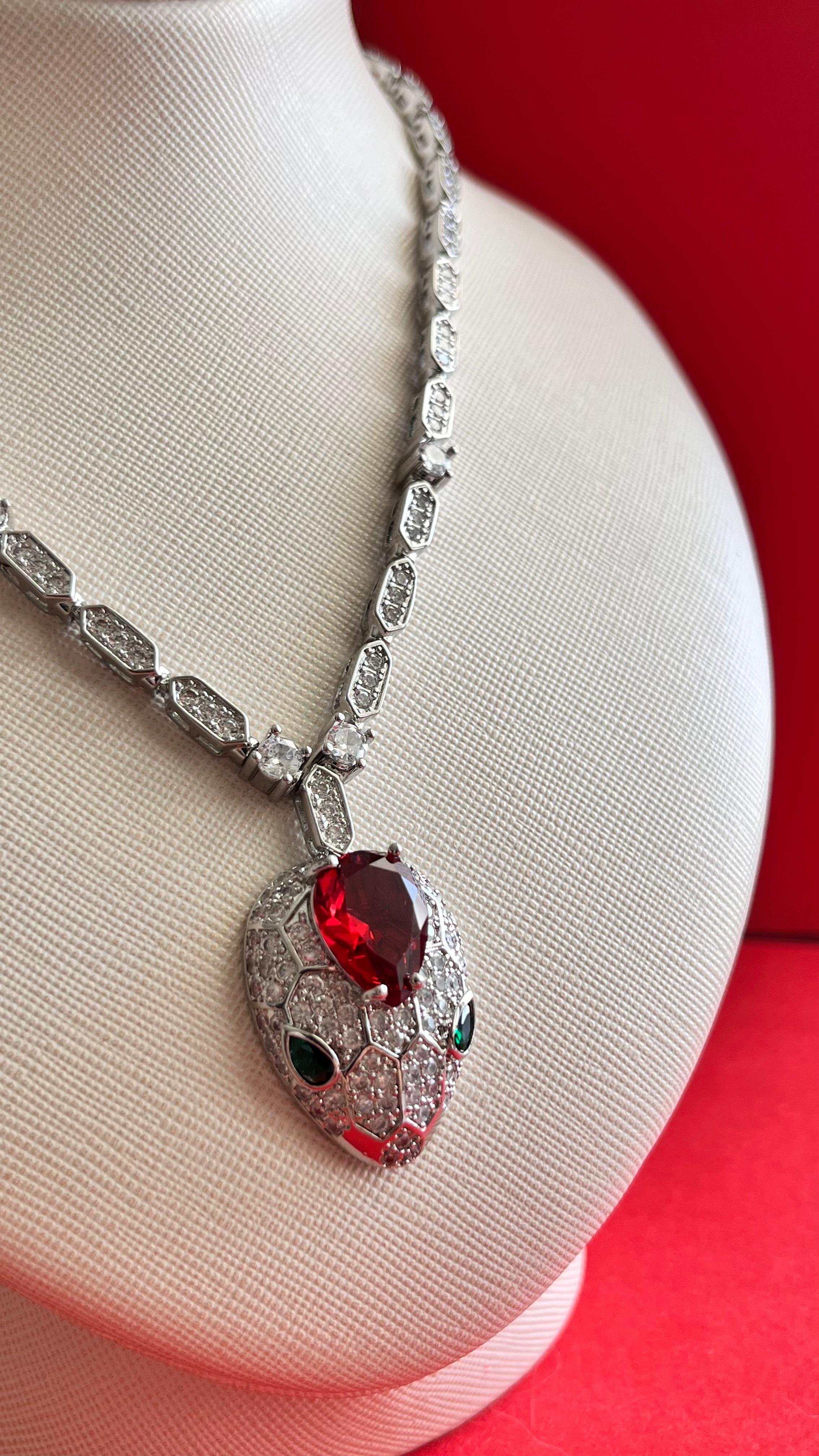Bvl. Serpenti Kırmızı Kristal Taşlı Kolye