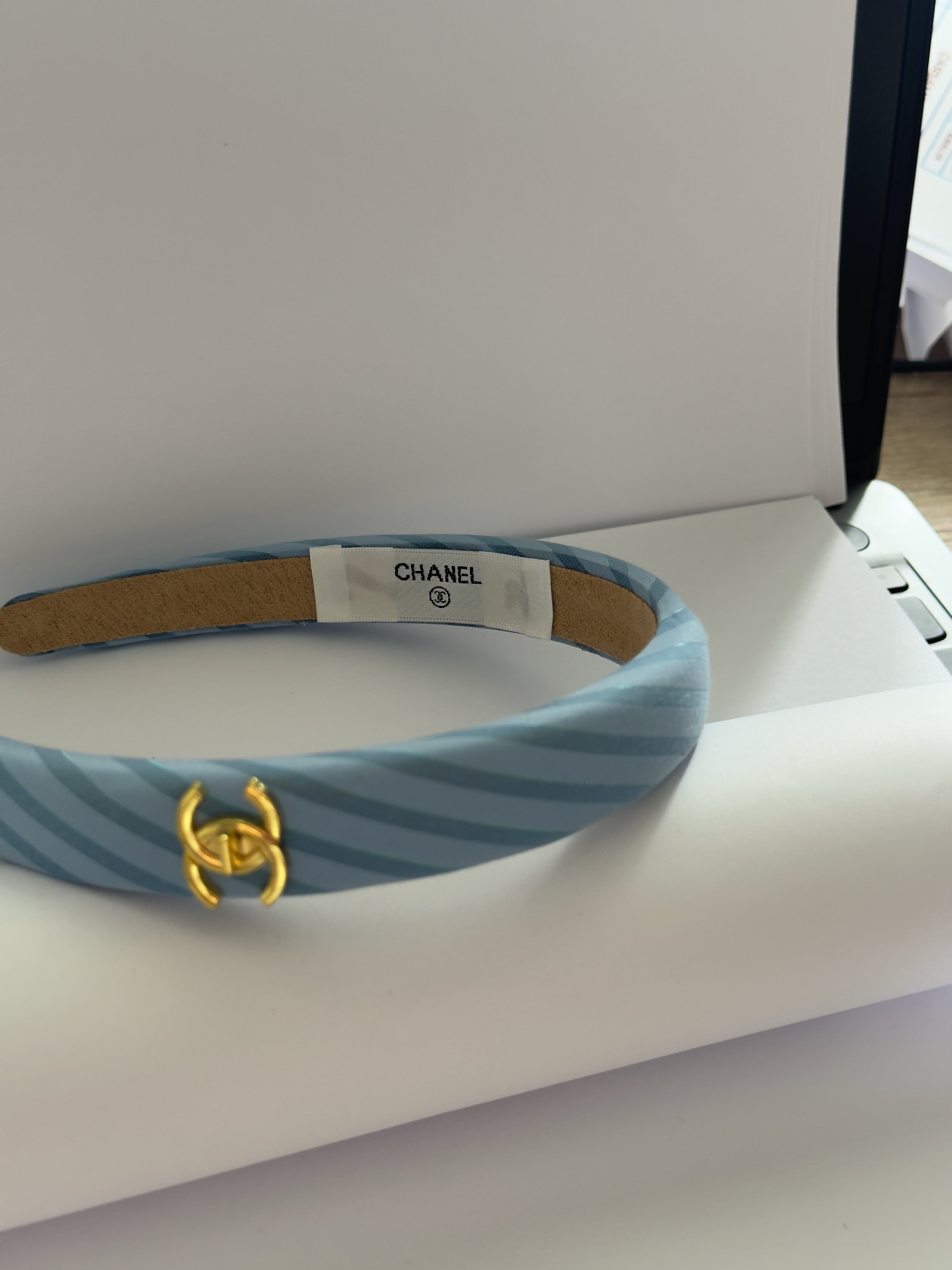 Azure Elegance Taç