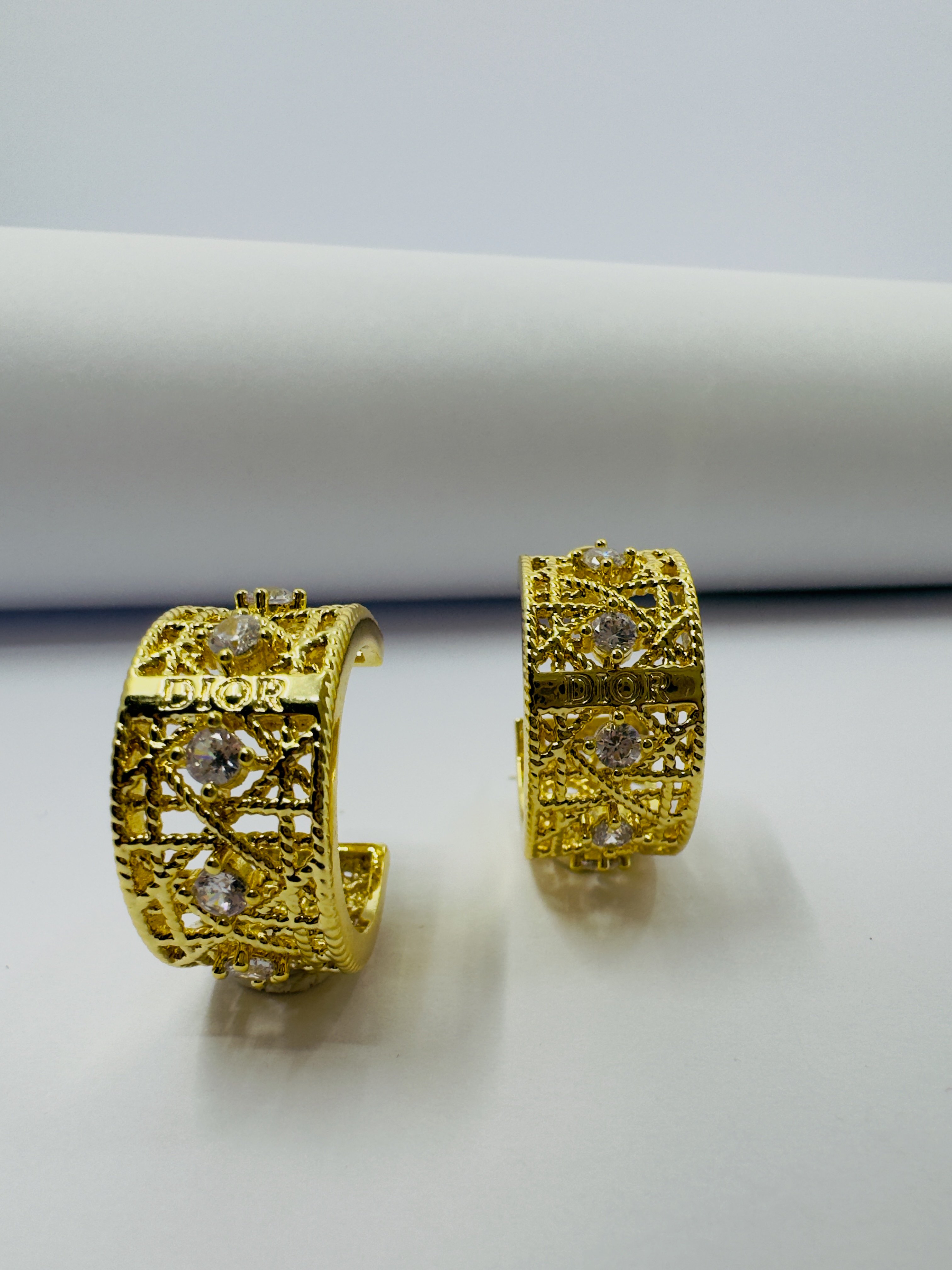 Taşlı Gold Retro Desenli Küpe