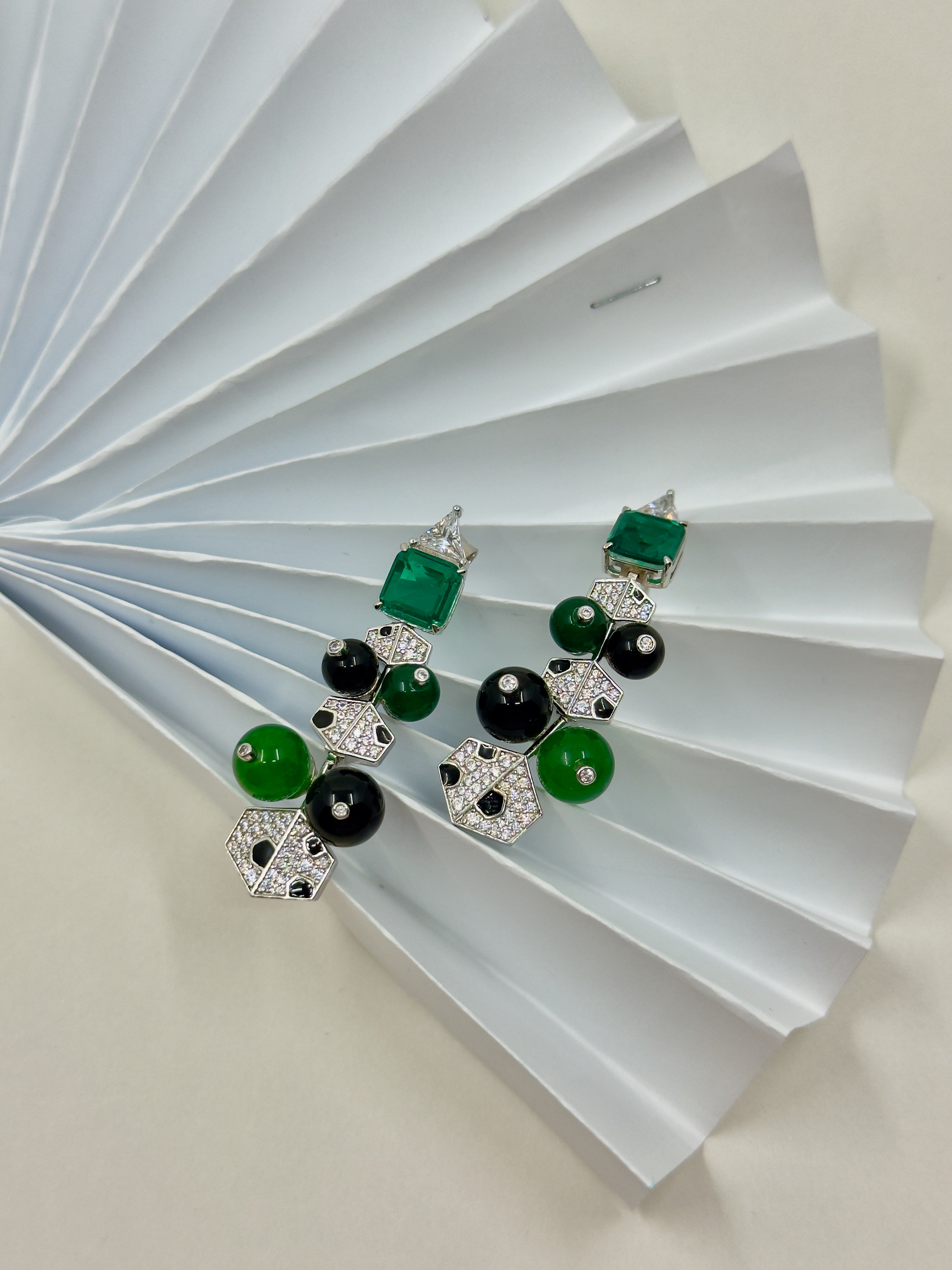Prem. Emerald Orbit Küpe