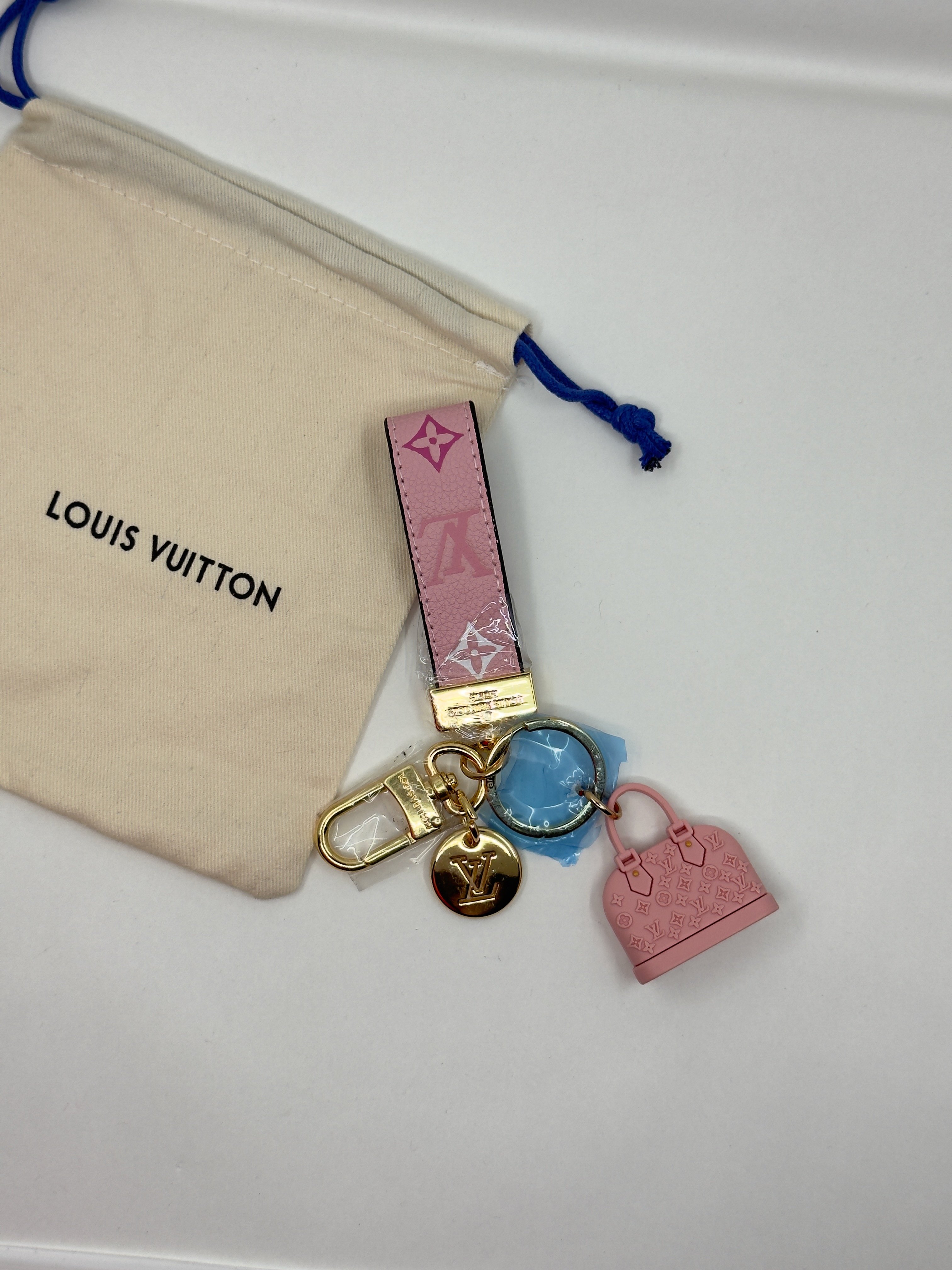 LV. Pembe LV Çanta Bag Charm