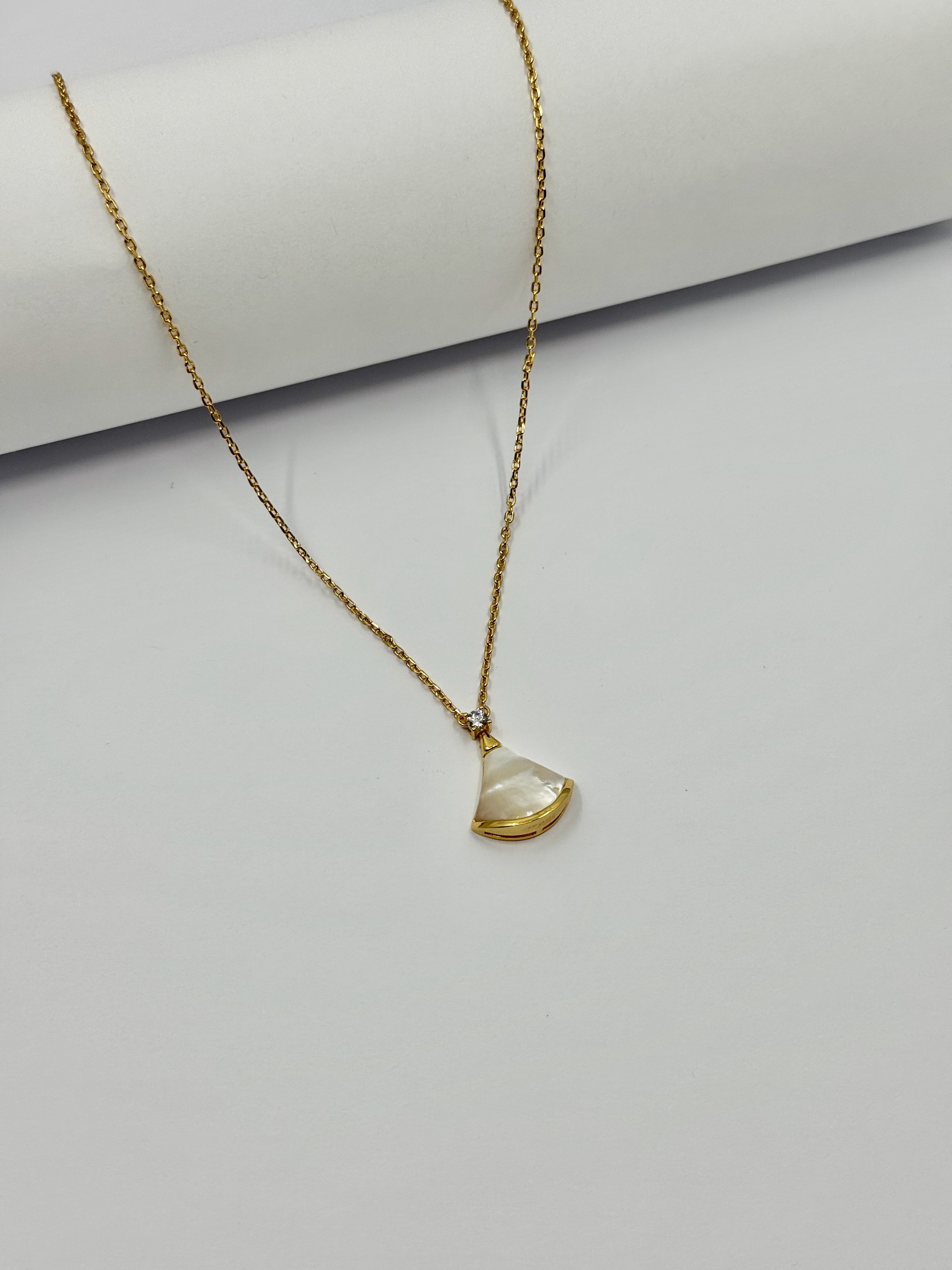 Gold Divas Kolye