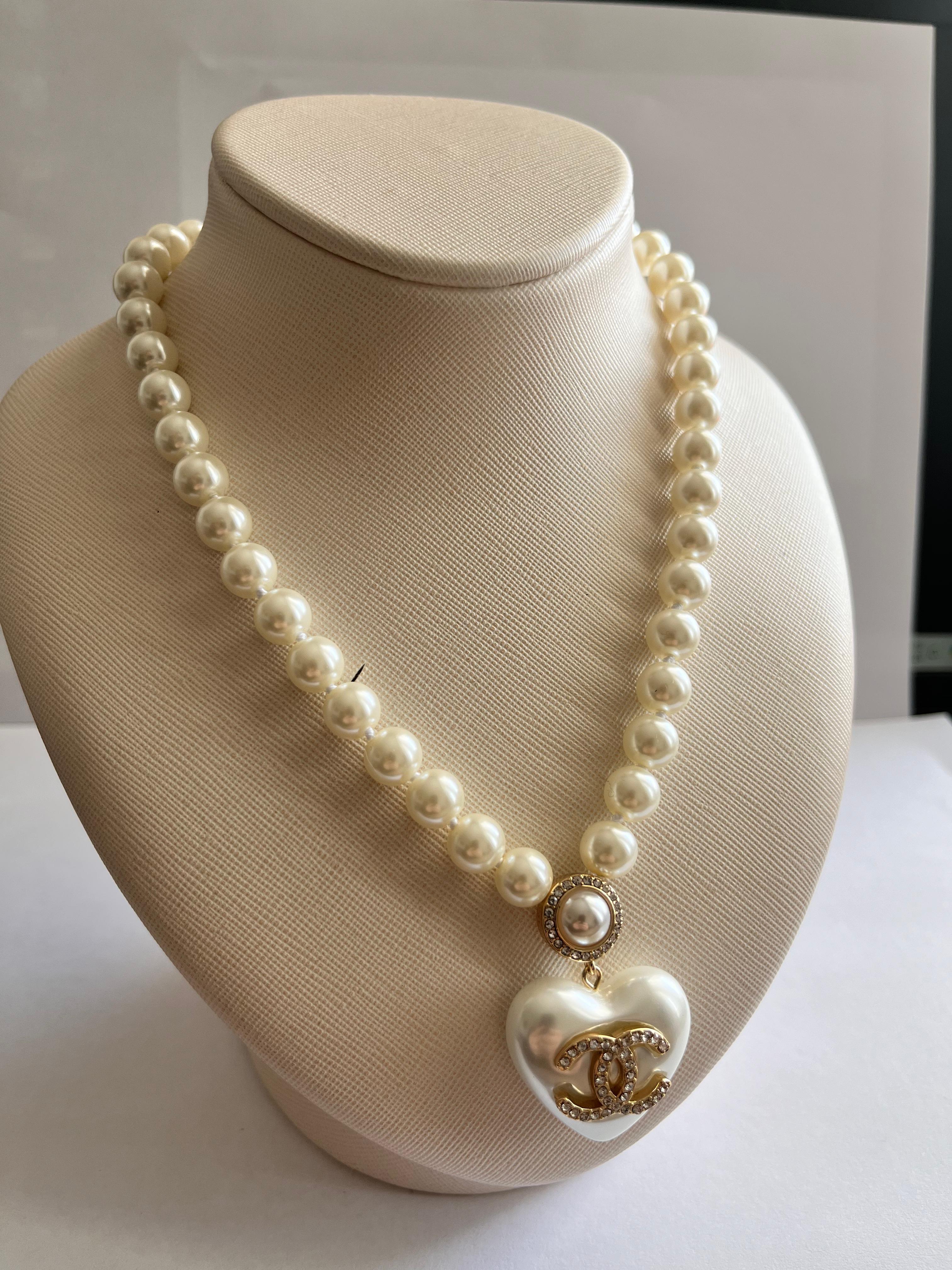 Chnl. İncili Kalp Kolye