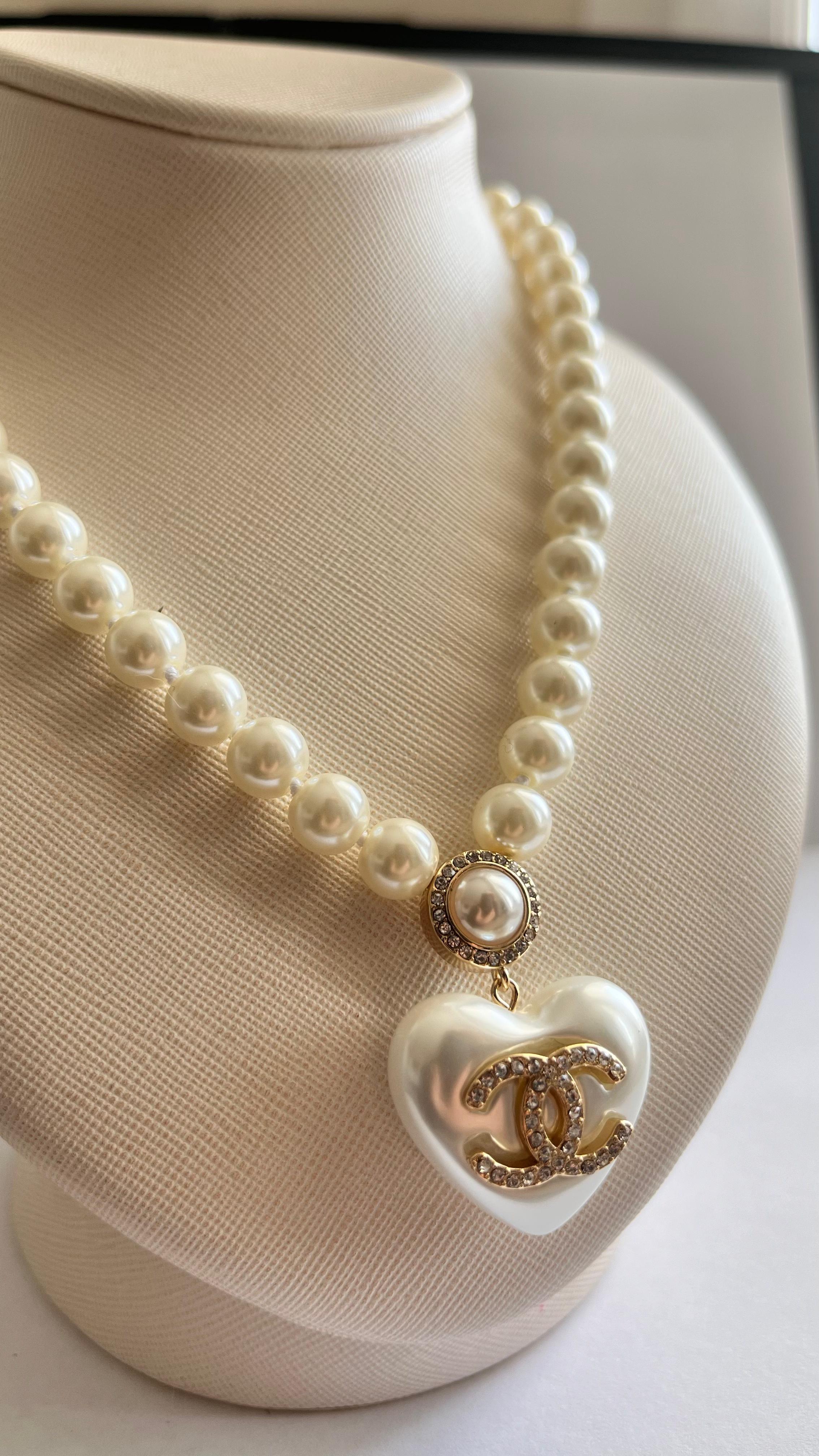 Chnl. İncili Kalp Kolye