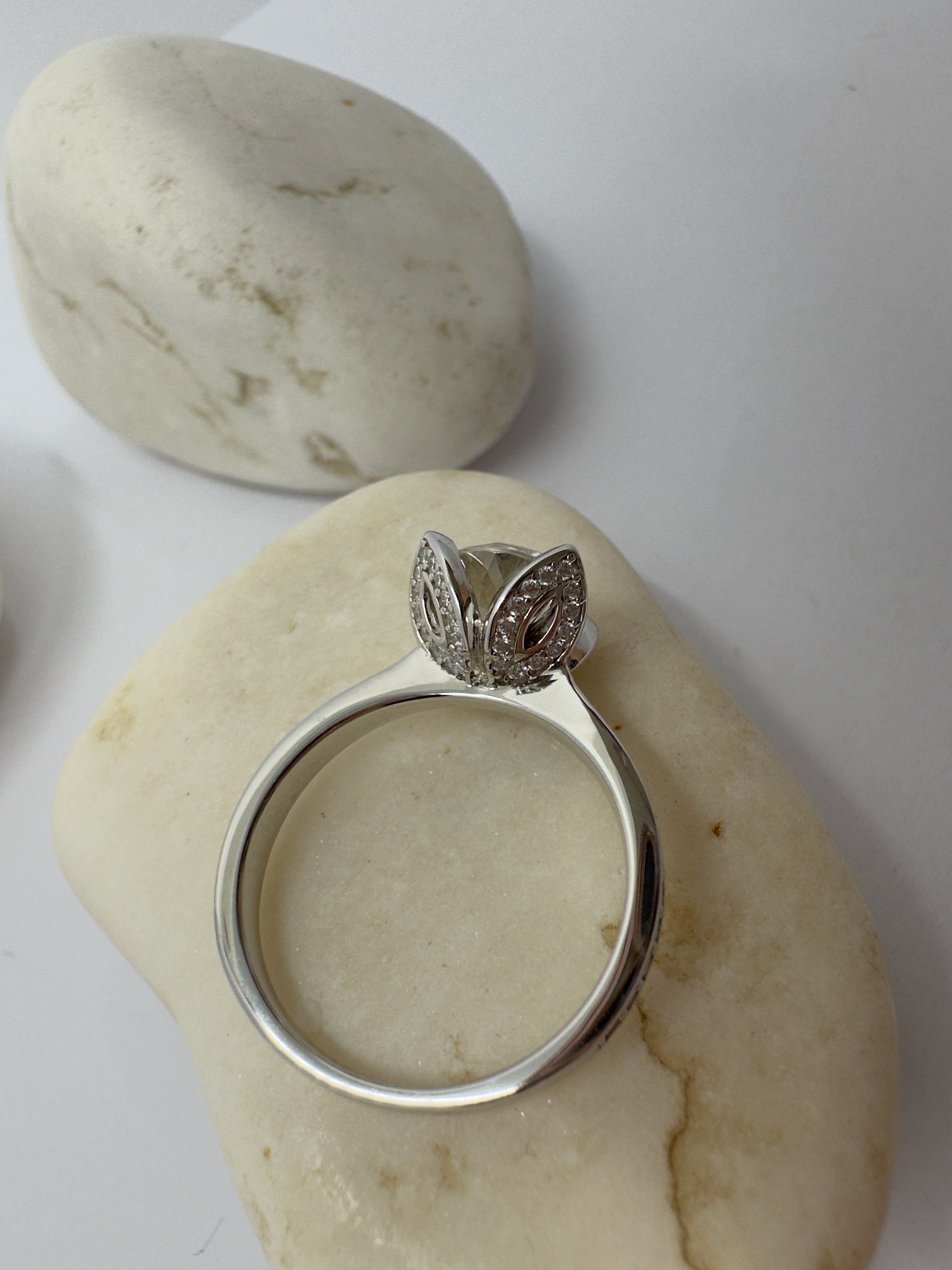 Aurora Moissanite Tektaş Yüzük