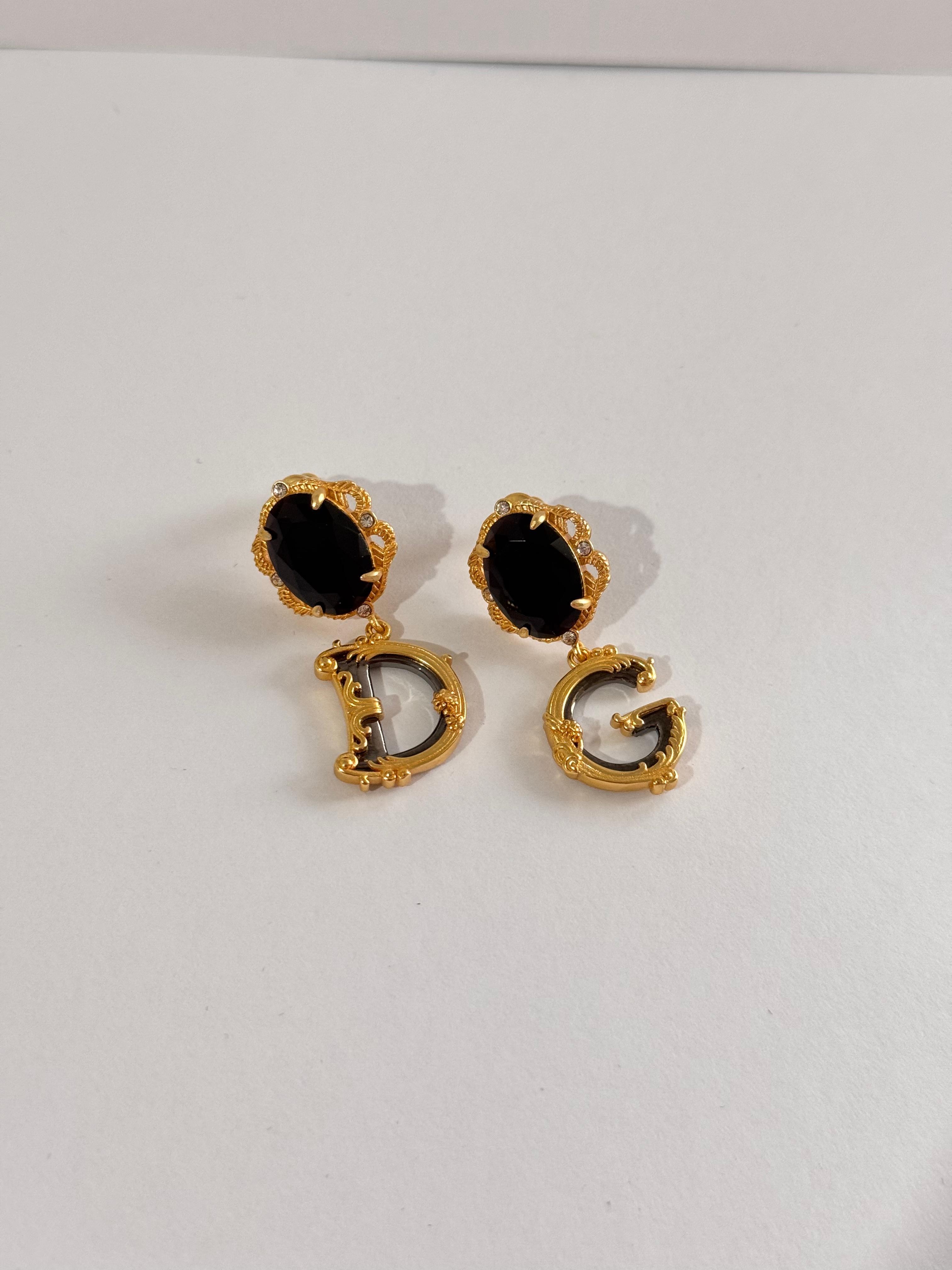 Dolce G. Siyah Kuvars Taşlı Gold Küpe
