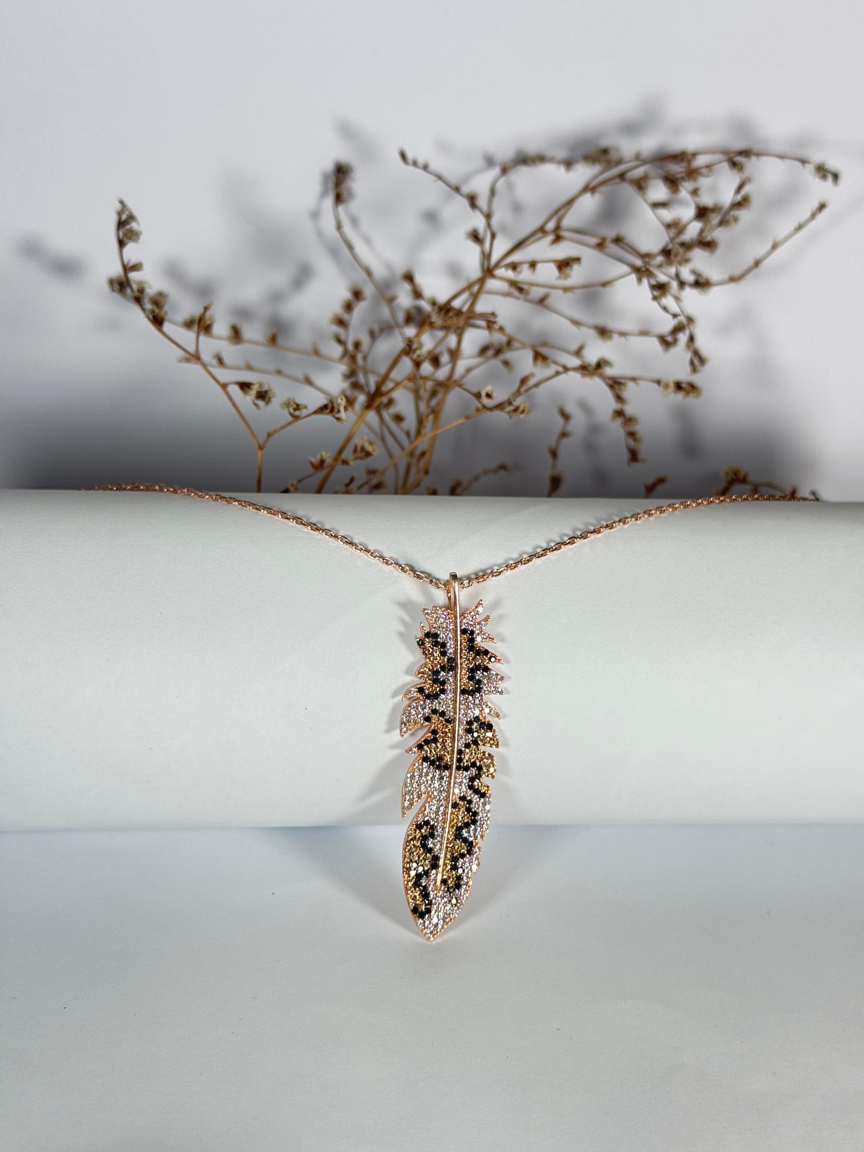Nebula. Golden Feather Kolye