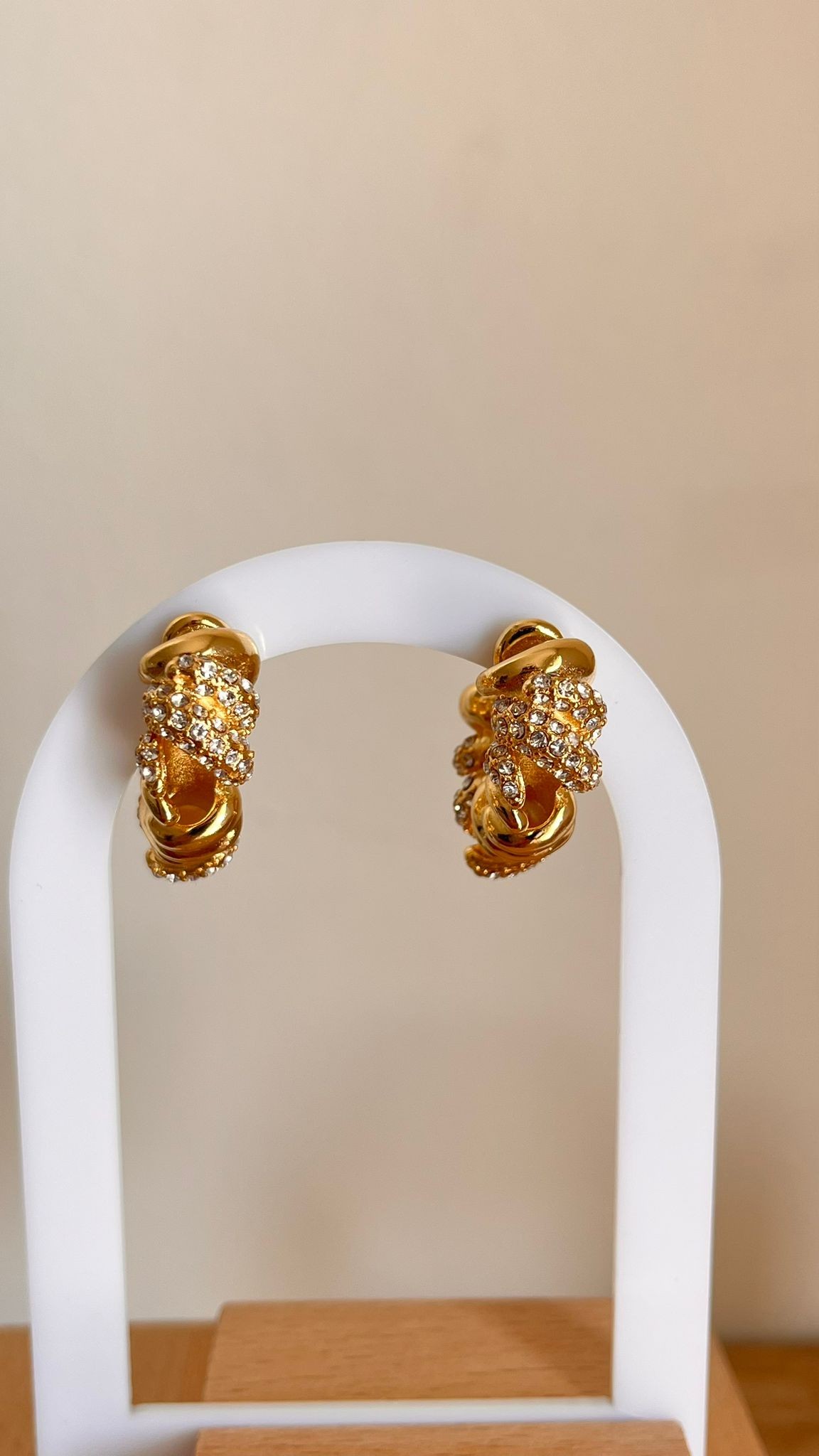 Botte. Gold Taşlı Fantezi Küpe