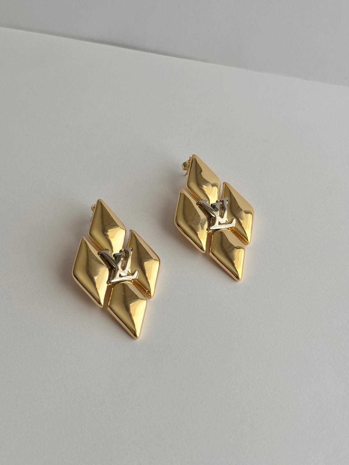 LV. Gold Sculptural Küpe