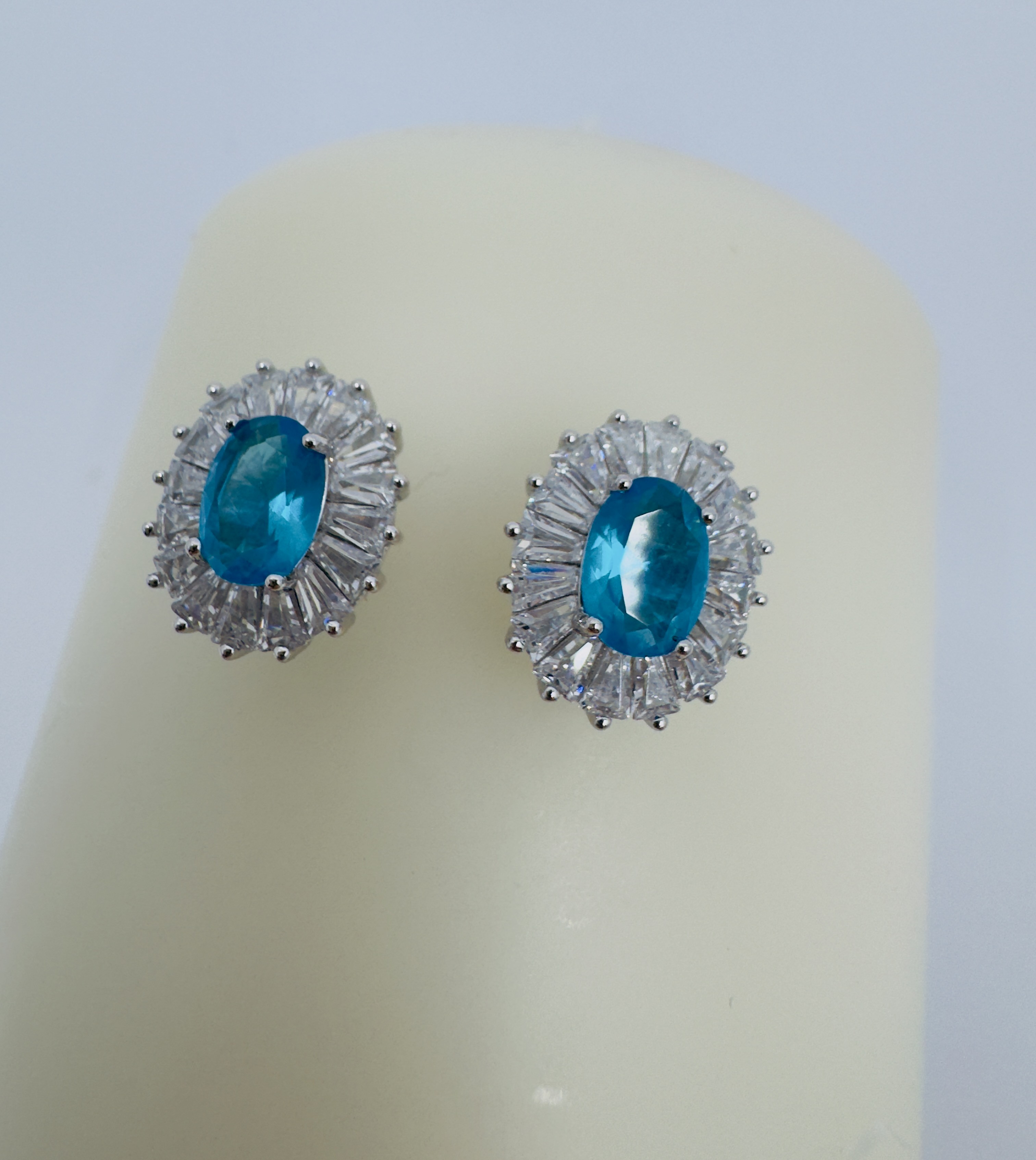 Doğal Topaz Taşlı Oval Baget Gümüş Küpe