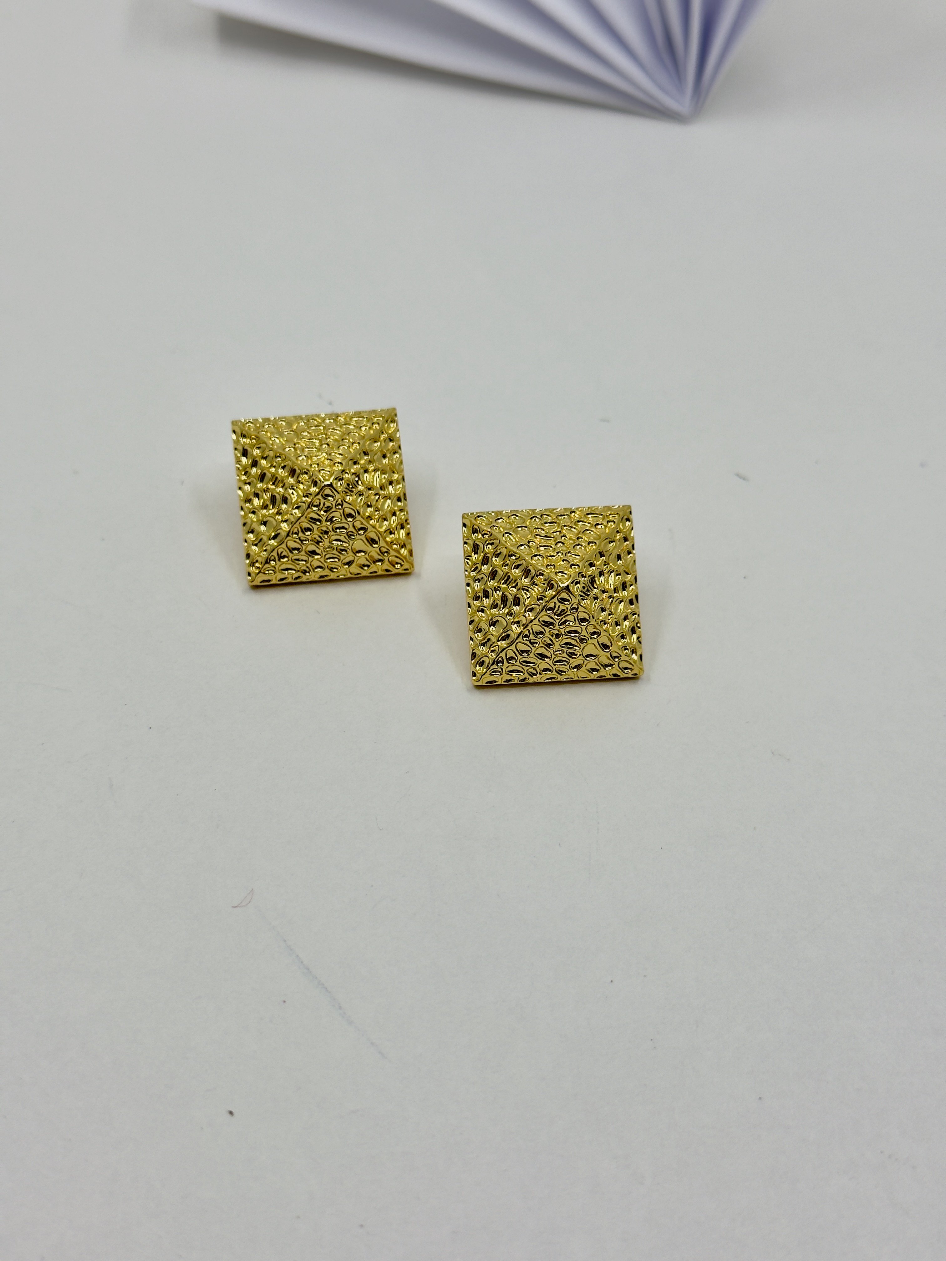Vlntno. Gold Pyramid Küpe