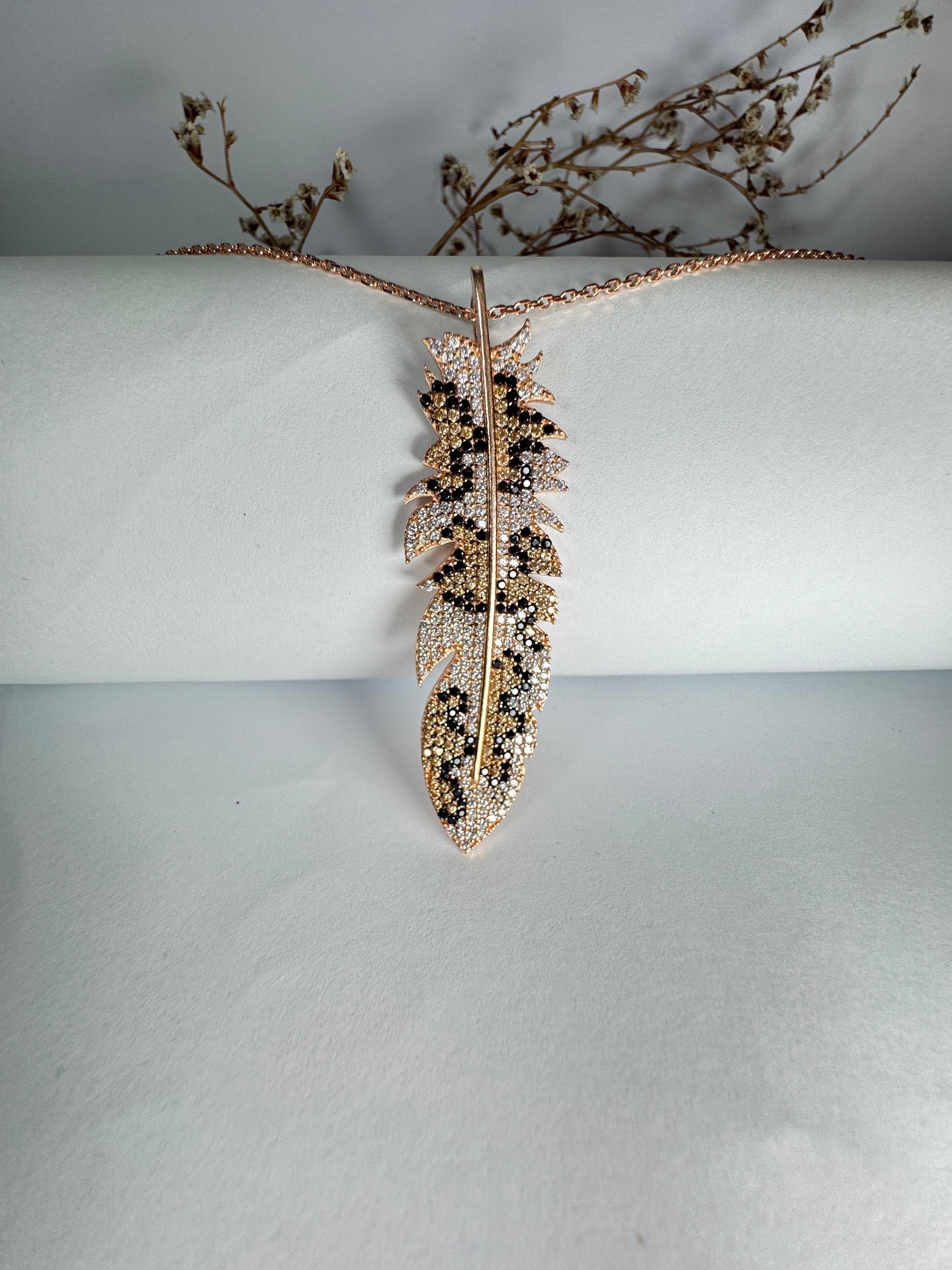 Nebula. Golden Feather Kolye