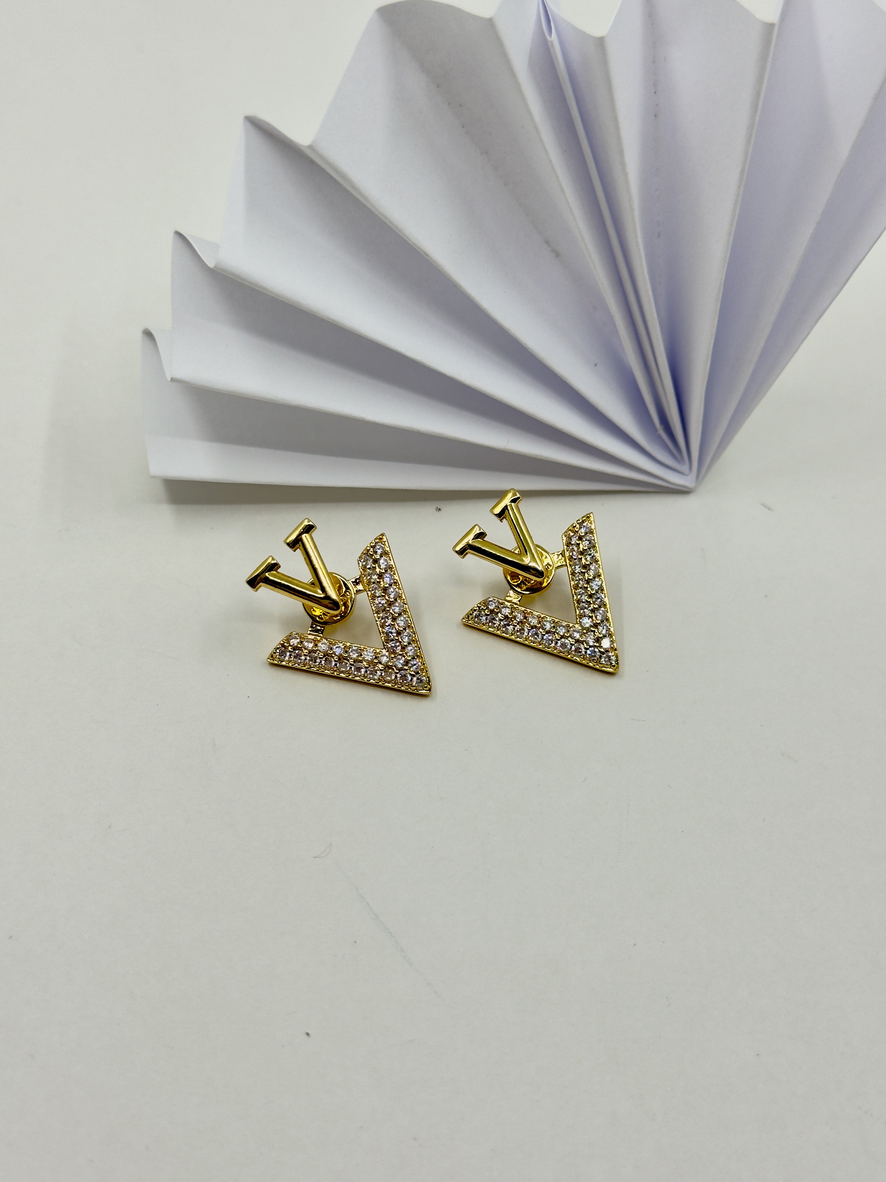 Vlntno. Gold Double V Küpe