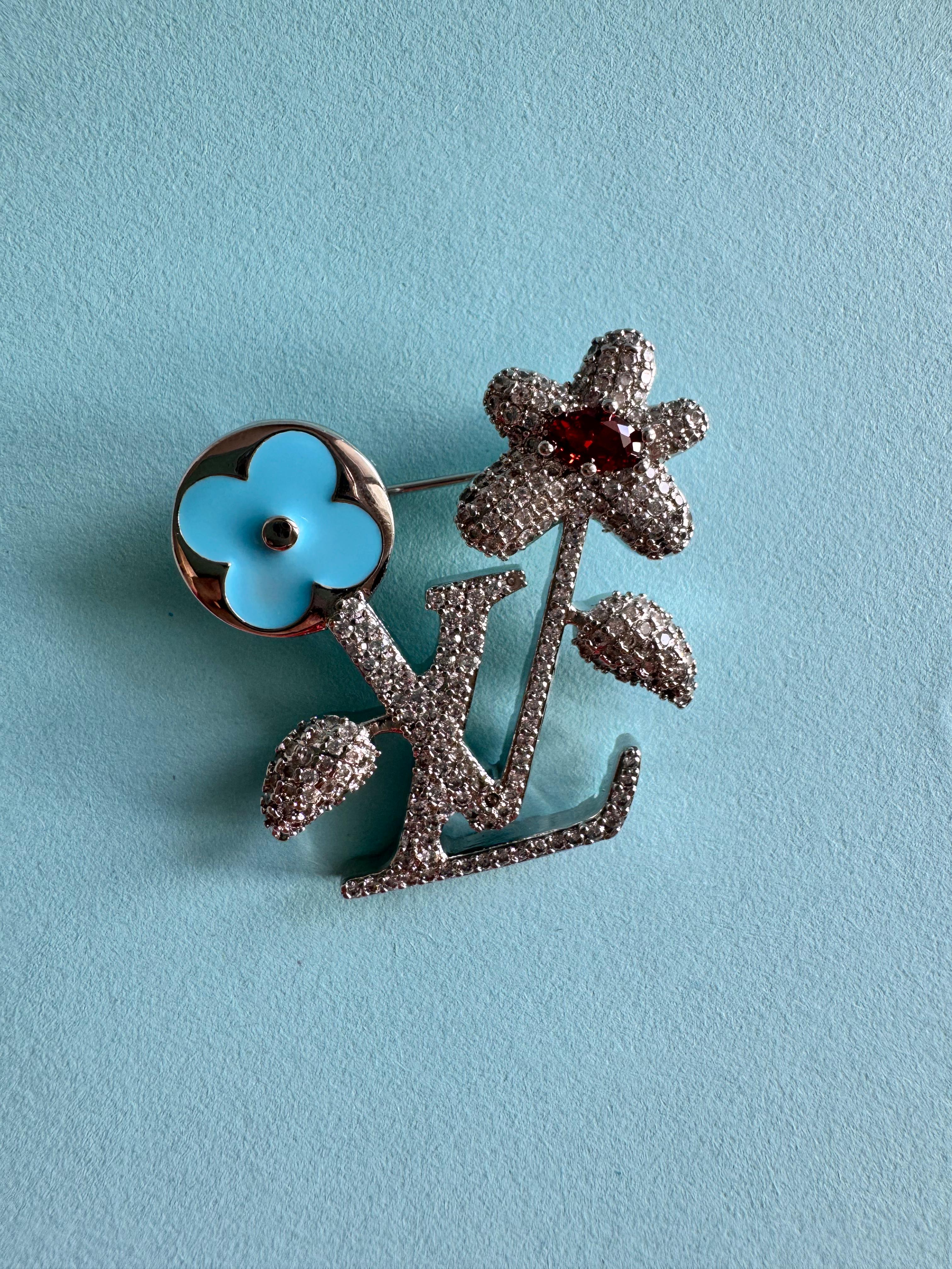 LV. Silver Taşlı Mavi Detay Logo Broş