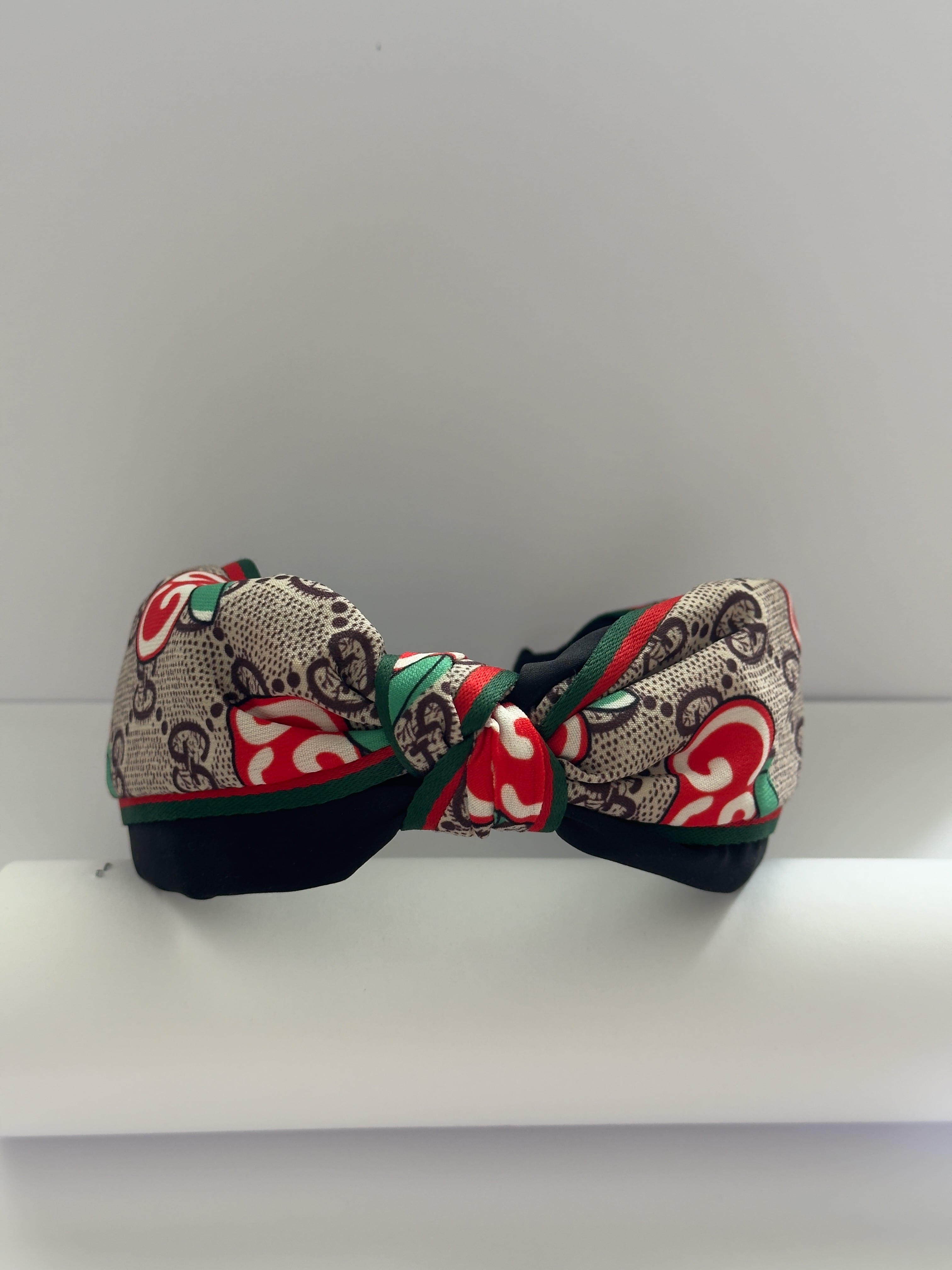 Monogram Knot Taç