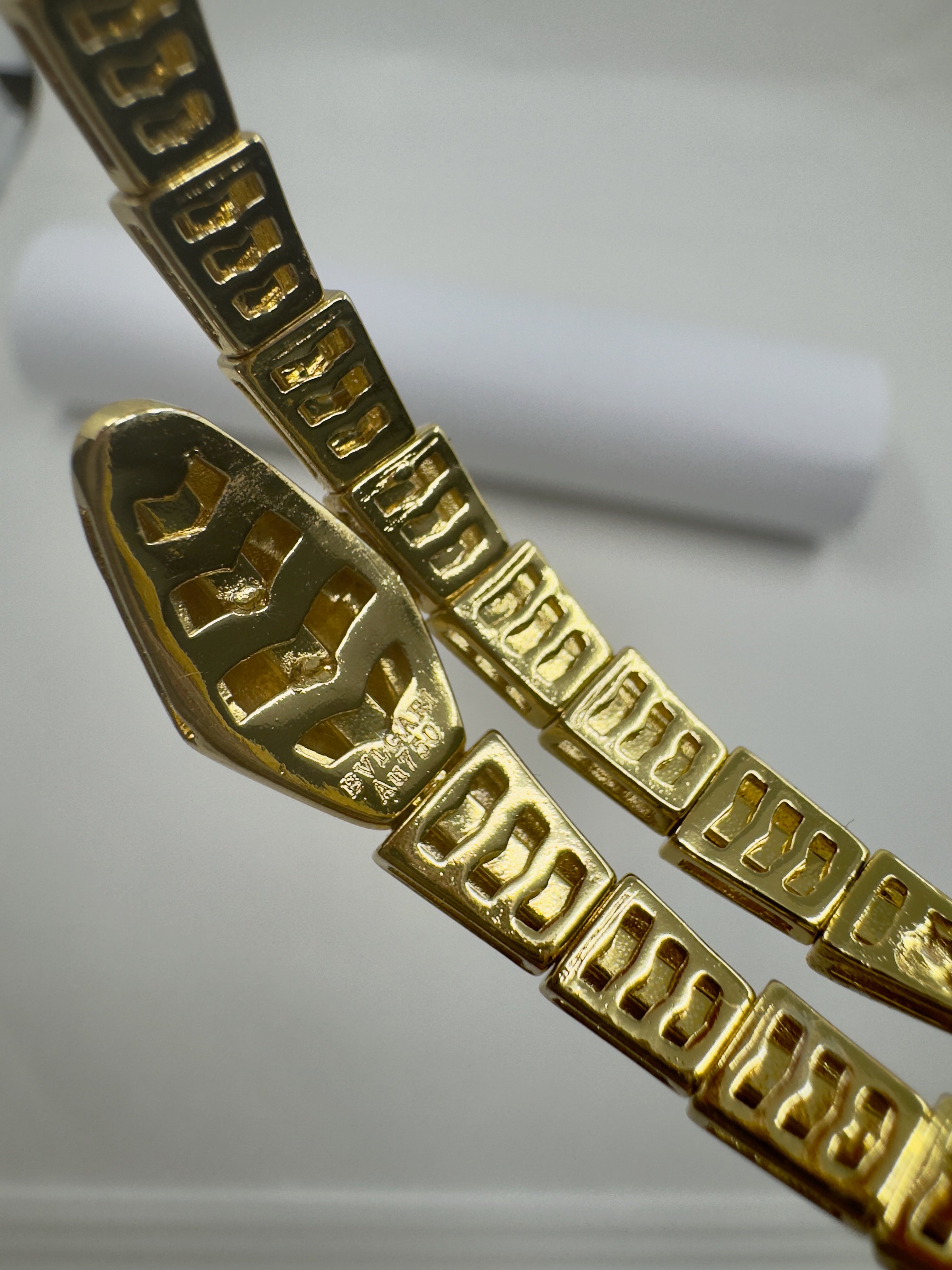 Bvl. Gold Serpenti Ucu Taşlı Bileklik