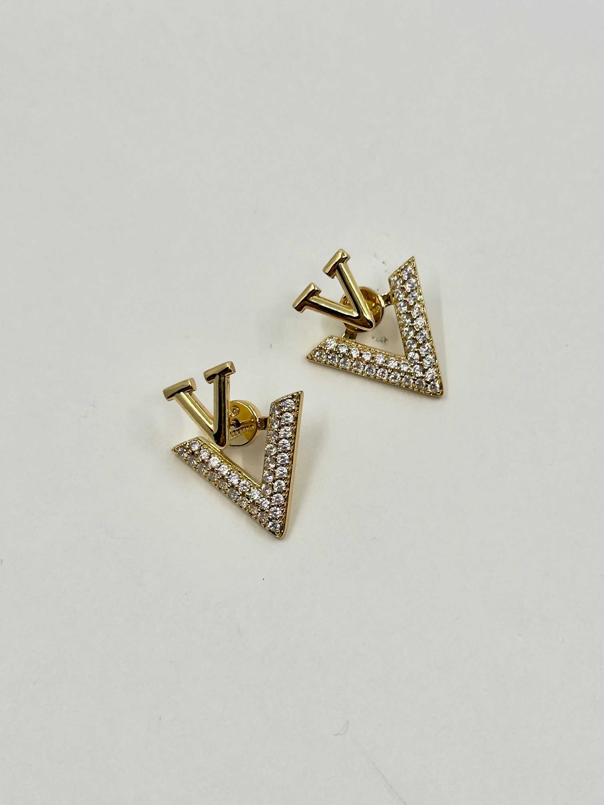 Vlntno. Gold Double V Küpe