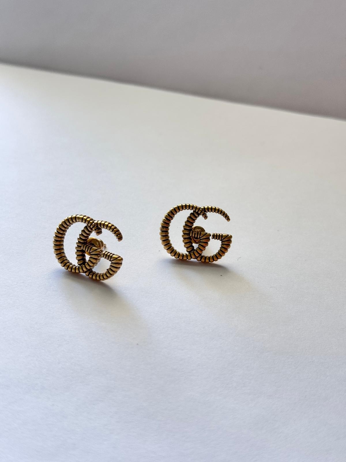 Gcci. GG Gold Çivi Küpe