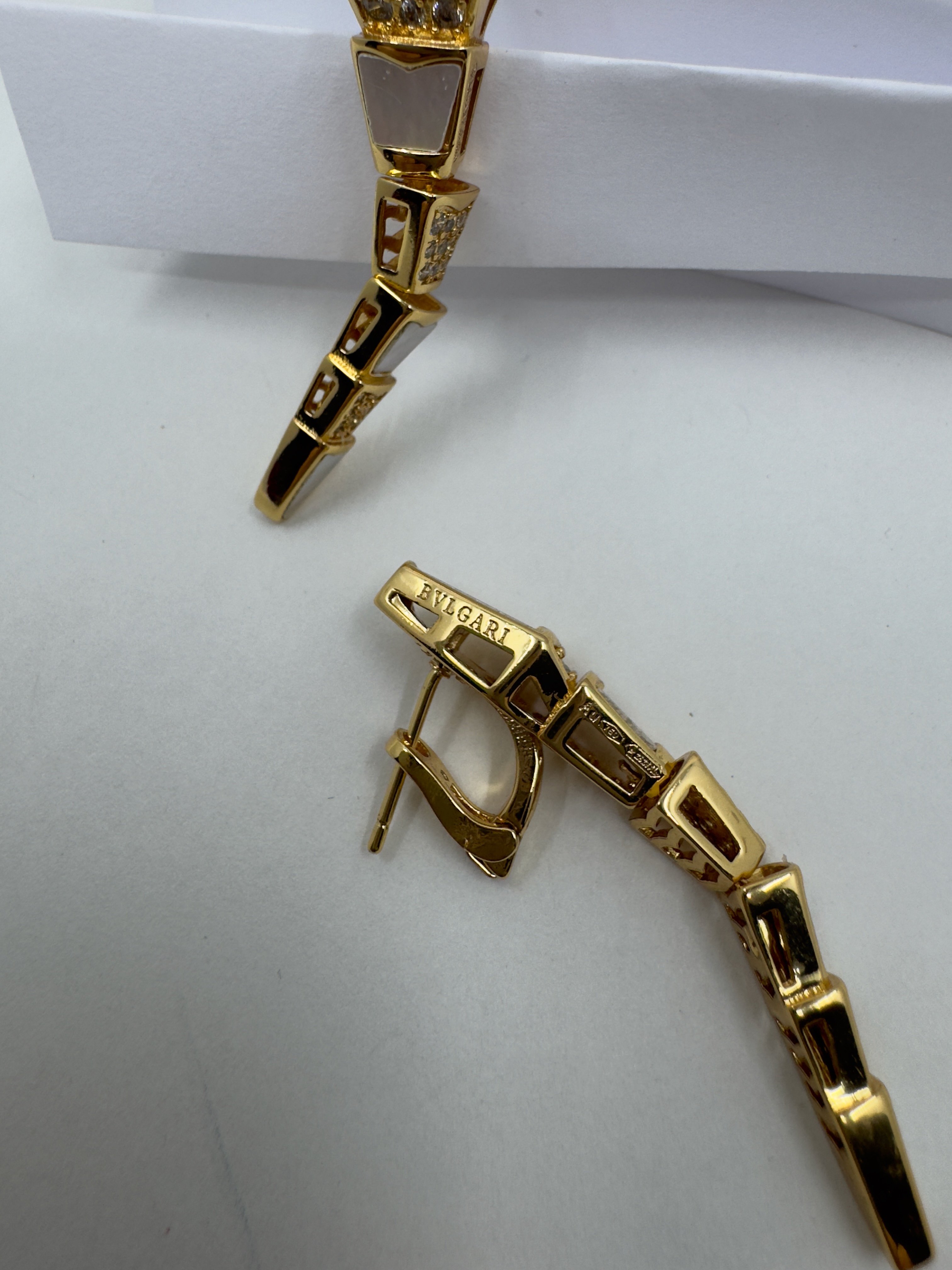 Bvl. Gold Taşlı Sedefli Küpe