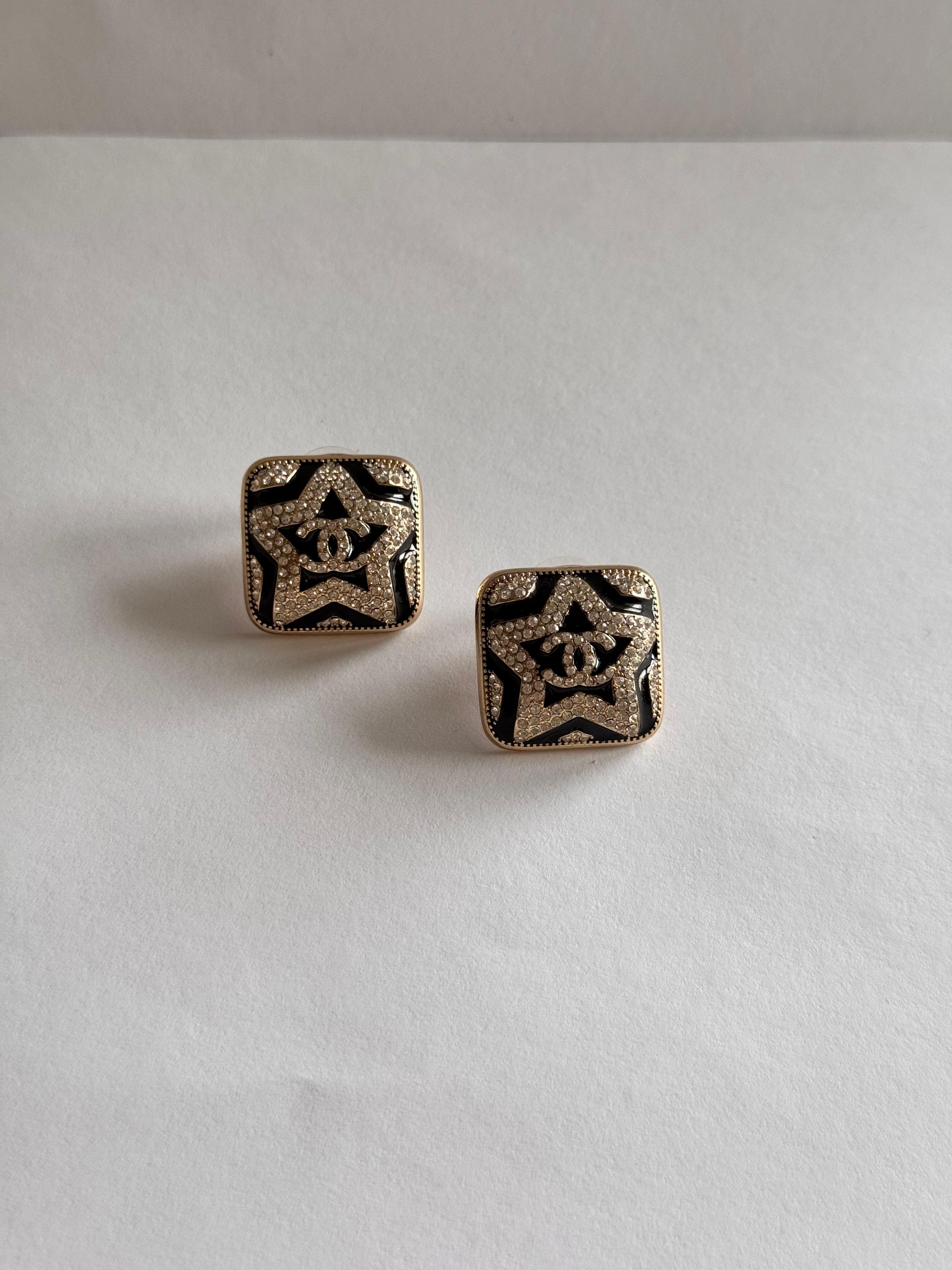 Chnl. Gold Taşlı Kare Yıldız Küpe