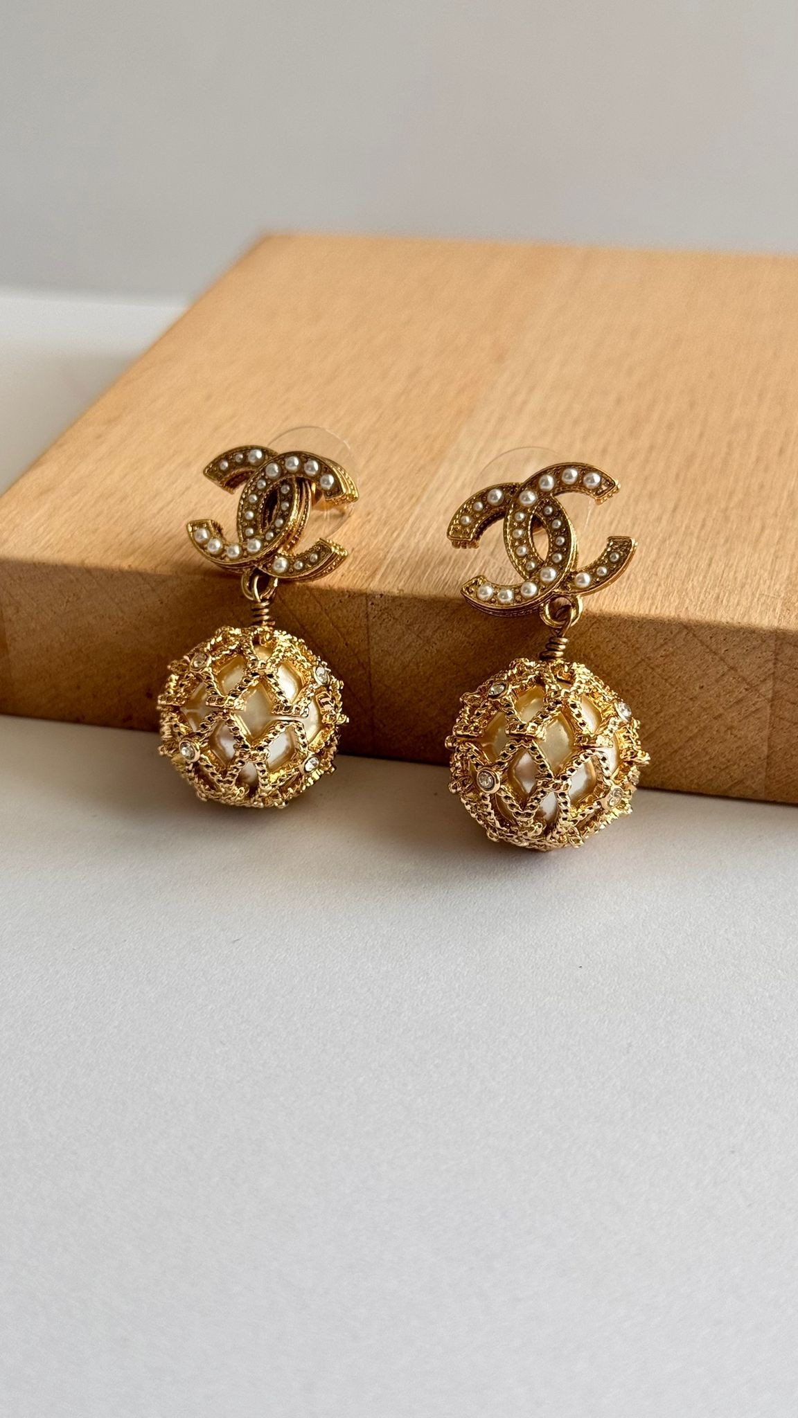 Chnl. Gold Taşlı Toffy Küpe