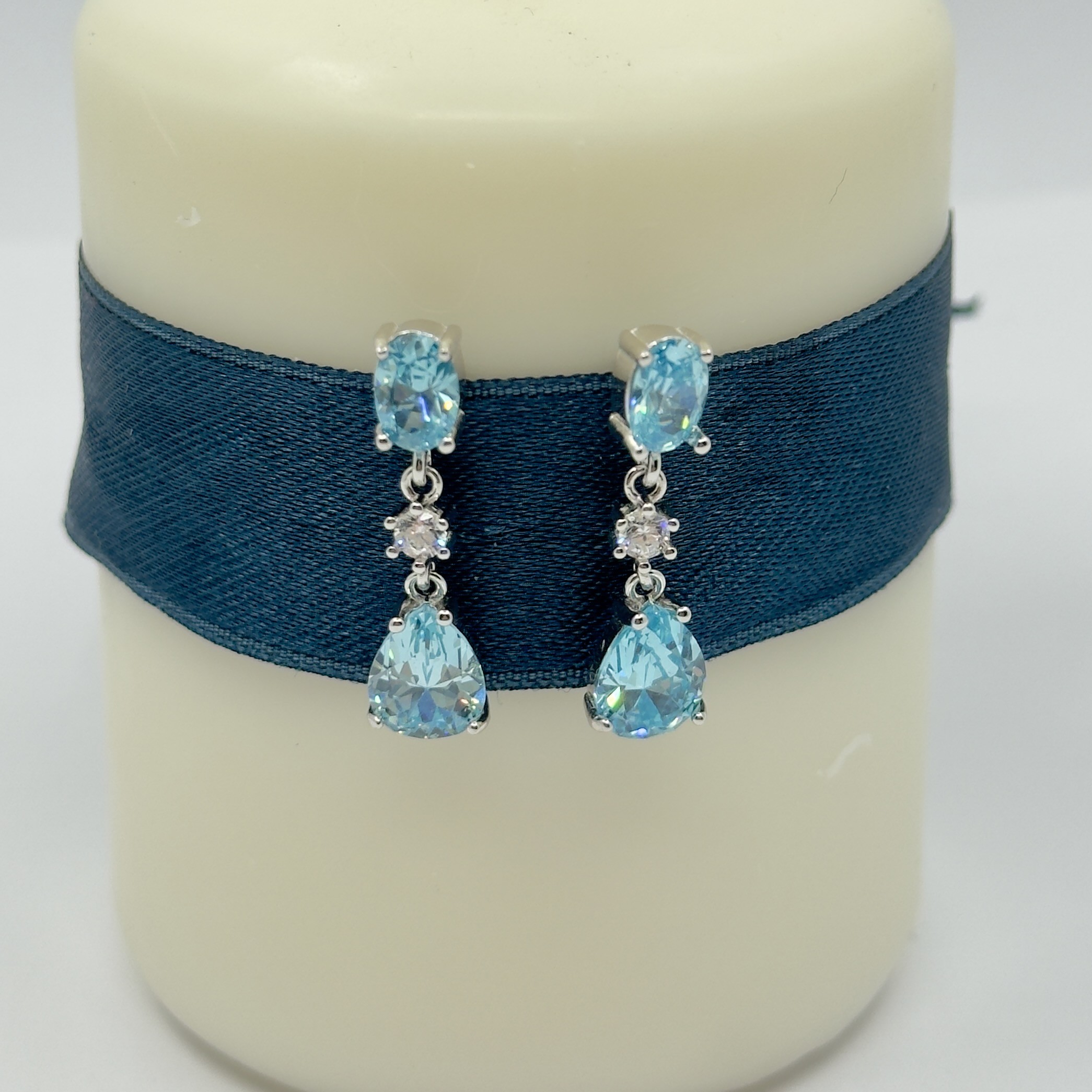 Doğal Topaz Taşlı Sallantılı Gümüş Küpe