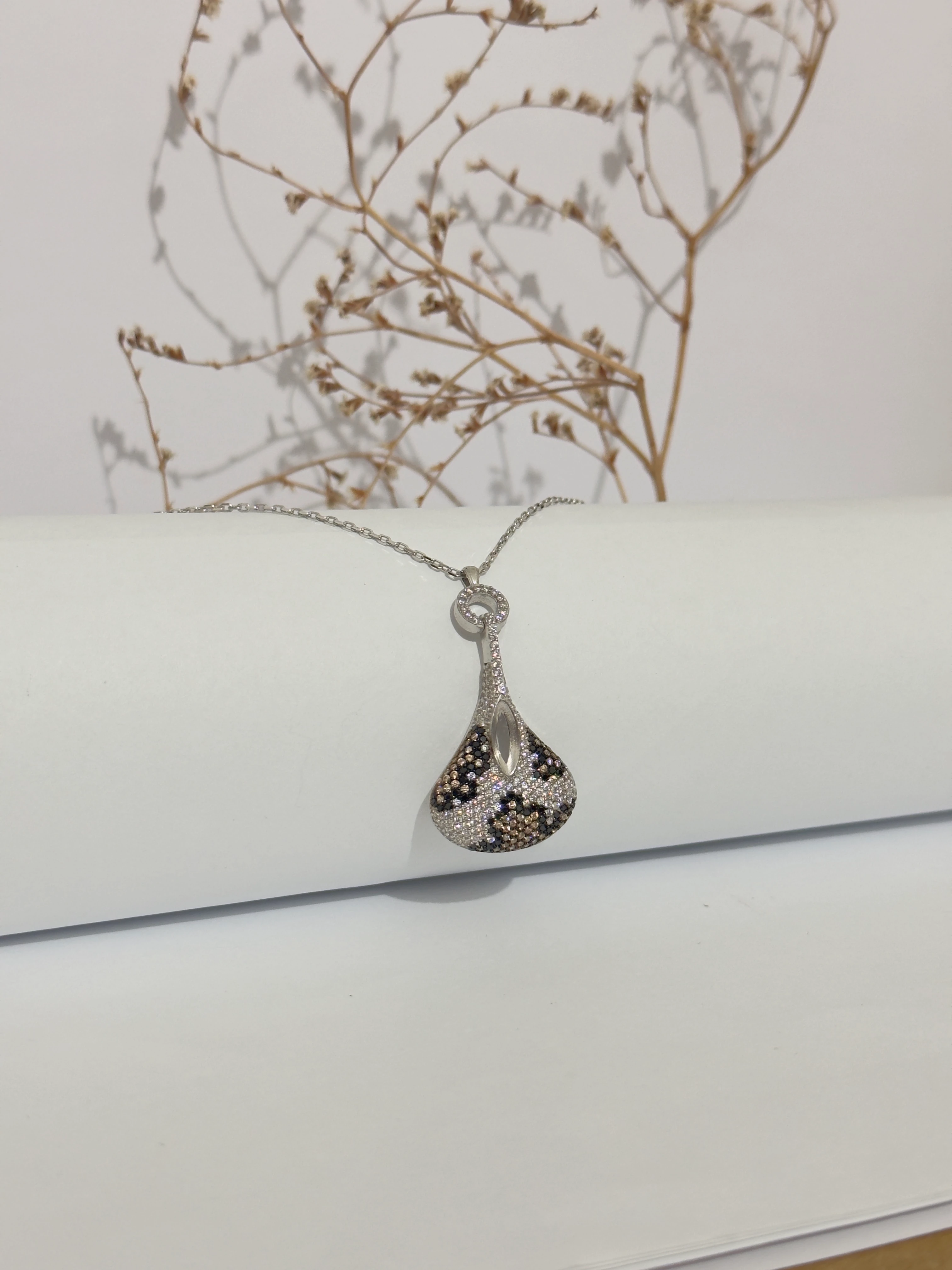 Nebula. Leopard Calabasse Kolye