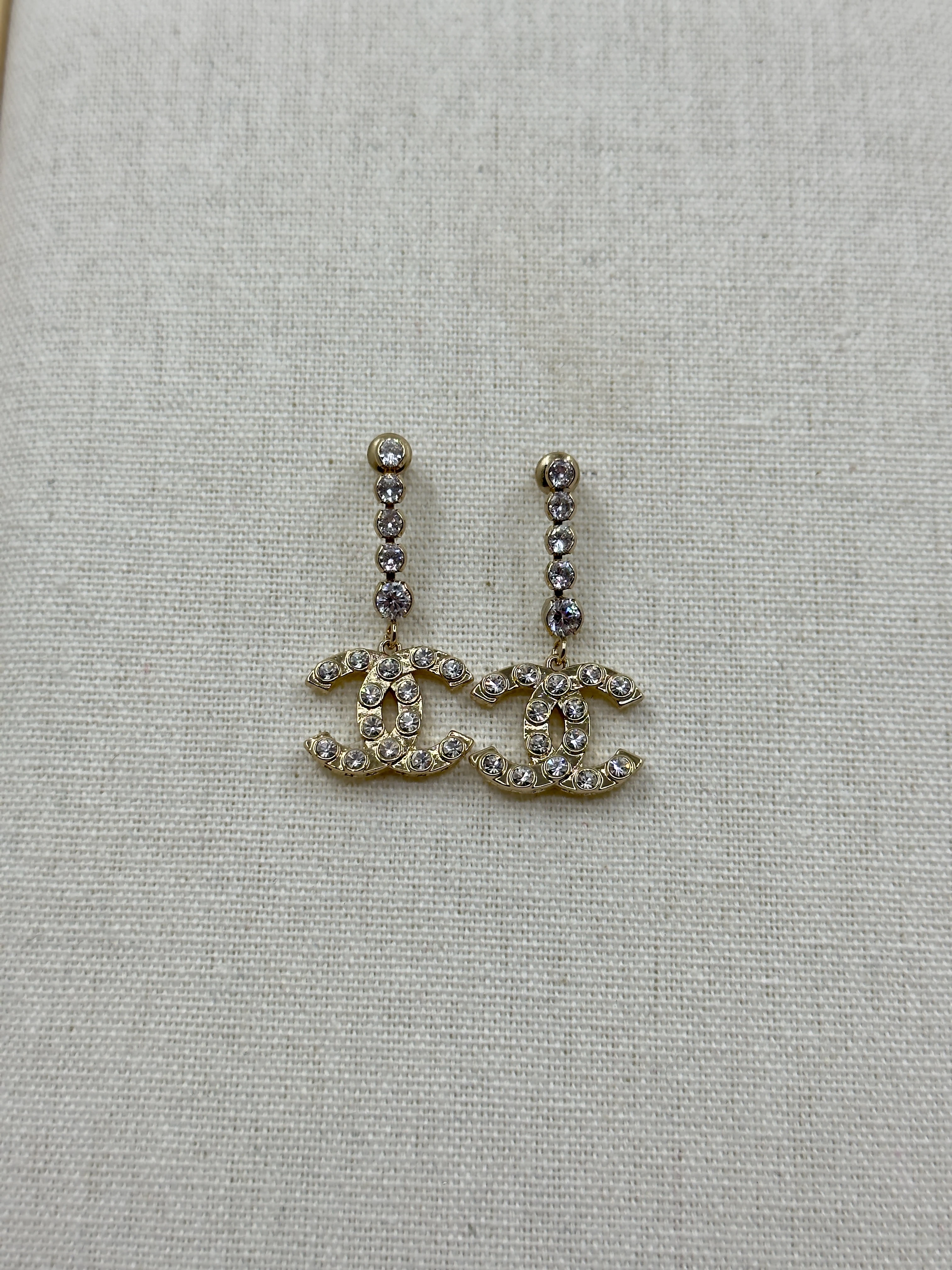 Taşlı Sallantılı Chnl Küpe