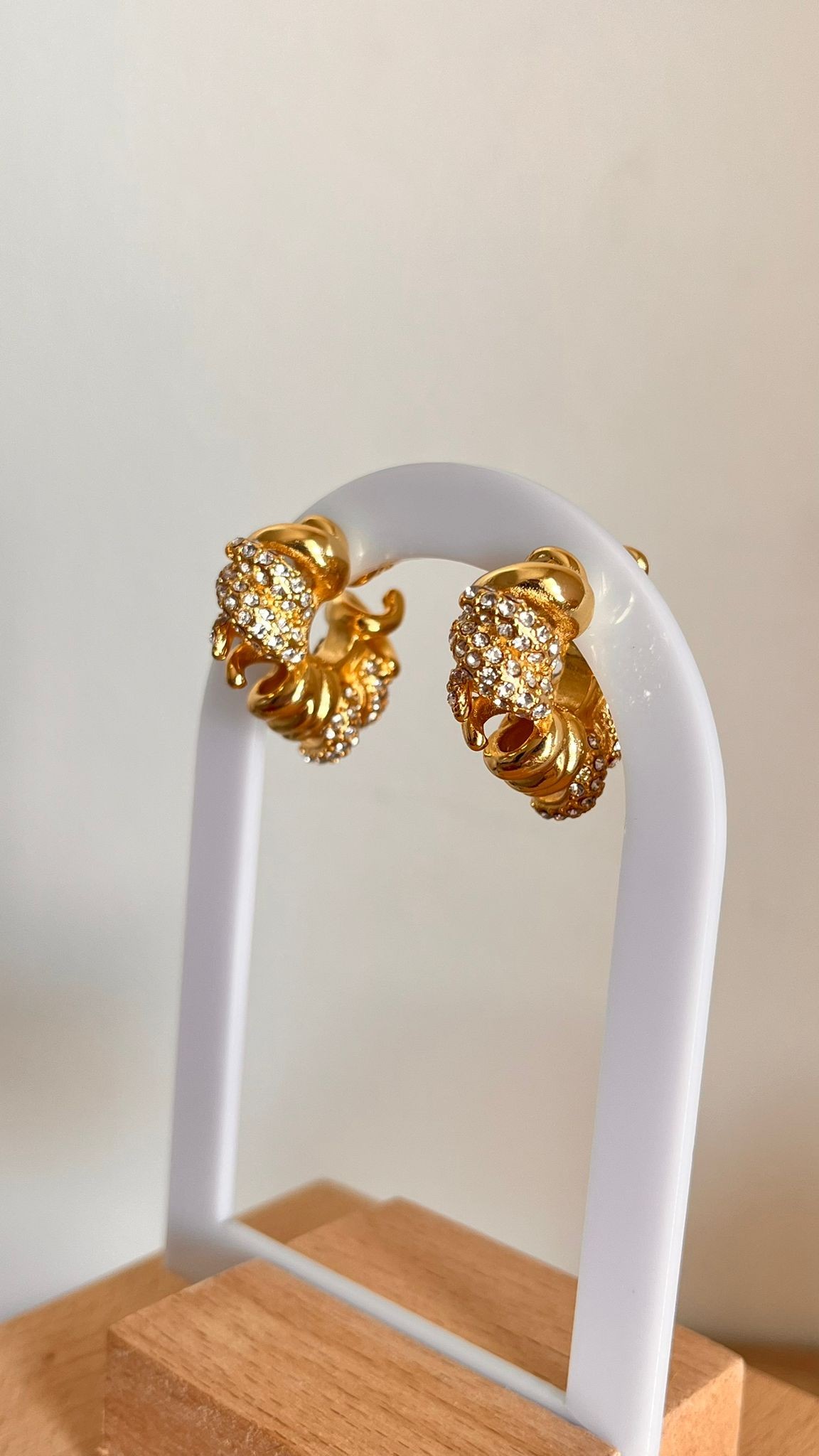 Botte. Gold Taşlı Fantezi Küpe