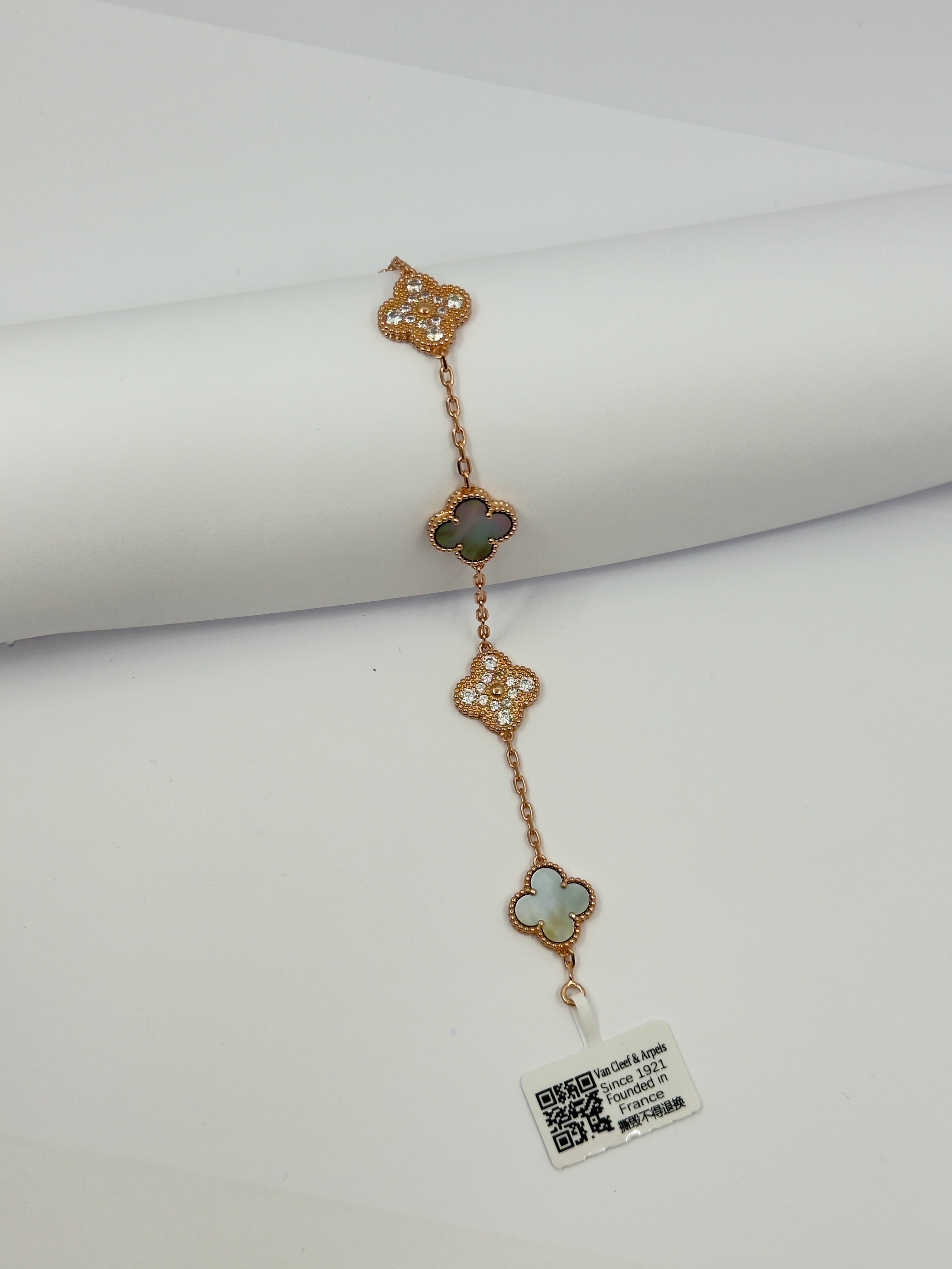 VCA. Alhambra Mother of Pearl Sedef Taşlı Bileklik