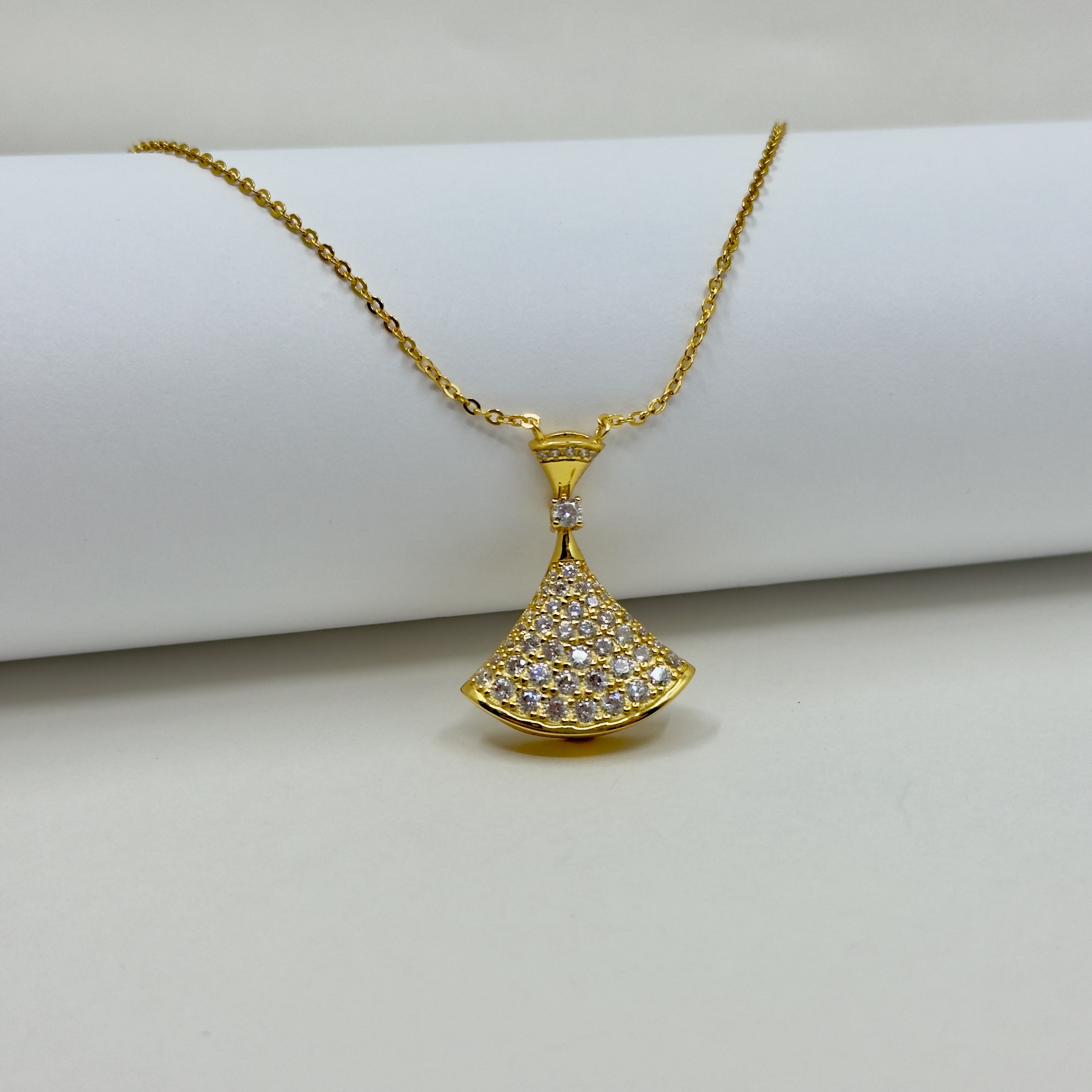 Prem. Bvlgri Divas Dream Gold Taşlı Kolye