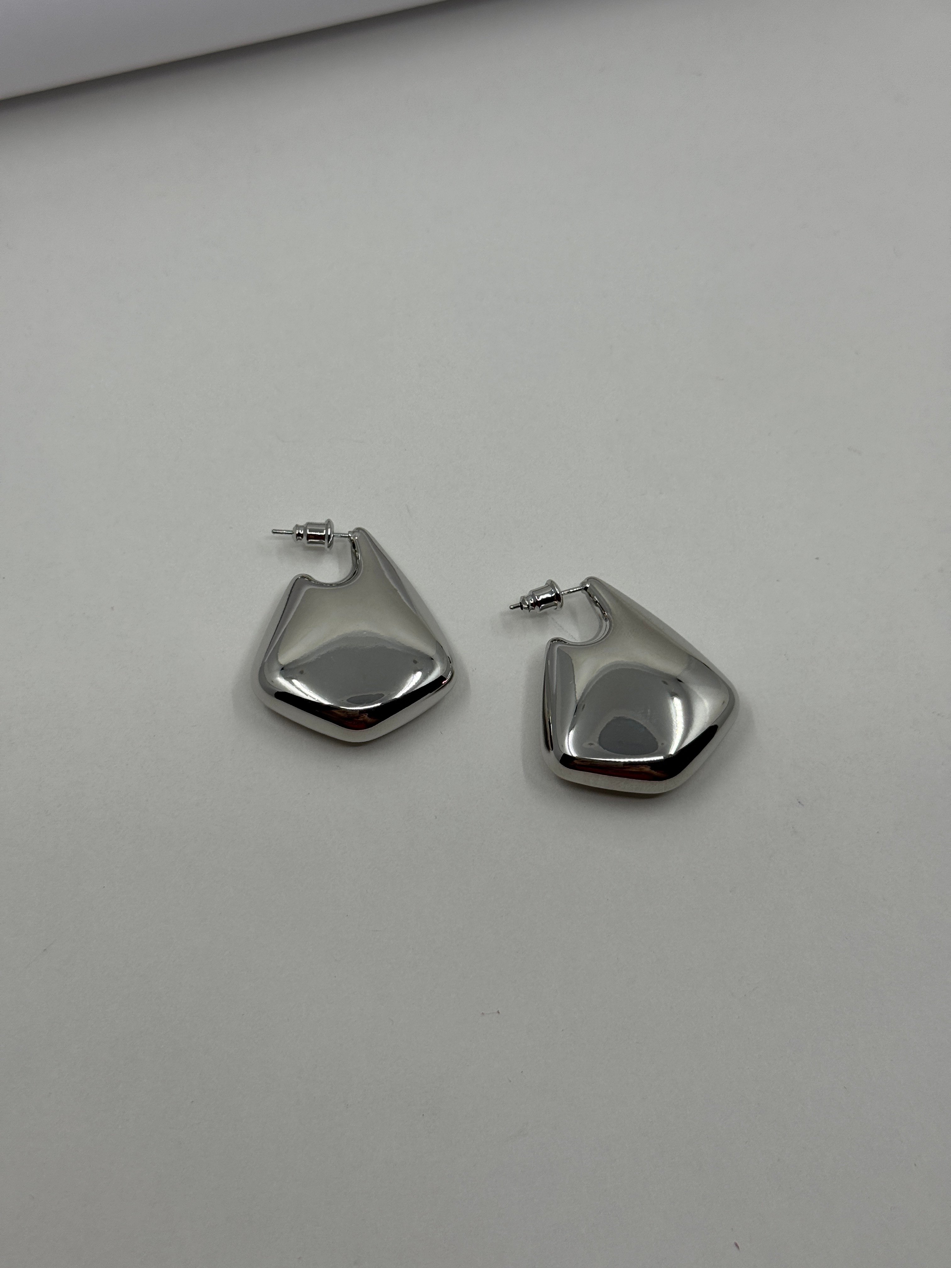 Botte. Silver Fin Küpe