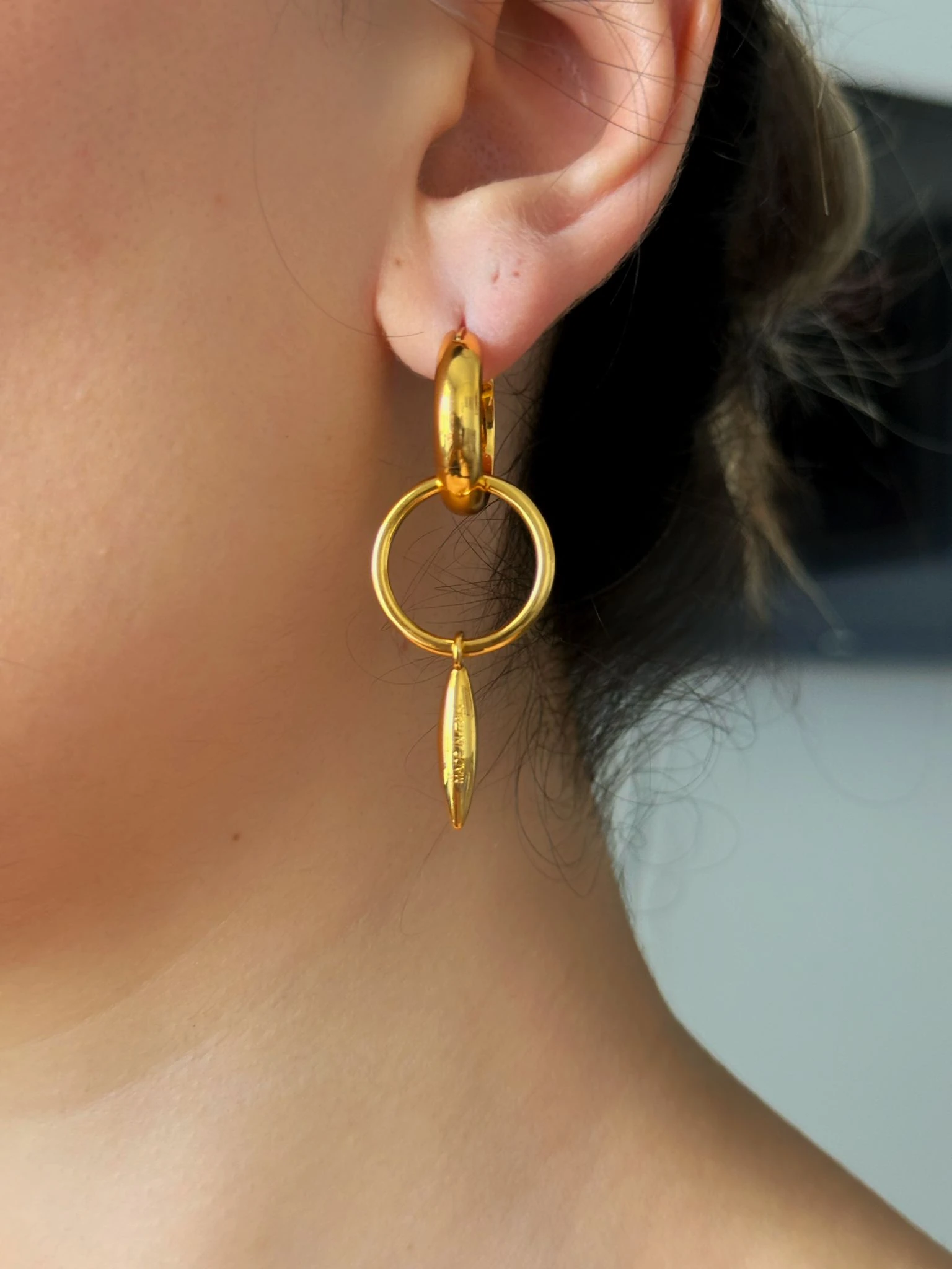 Lowe.Gold Logo Sallantı Küpe